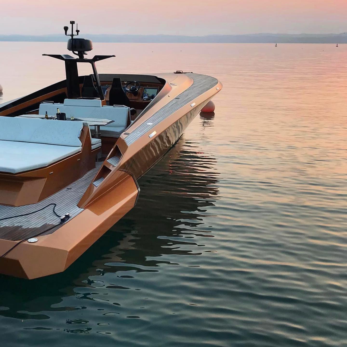 Arrivare a Villa Pioppi in 🚤
#villapioppi #villapioppihotel #villapioppirestaurant #villapioppipizzeria #sirmione #gardalake