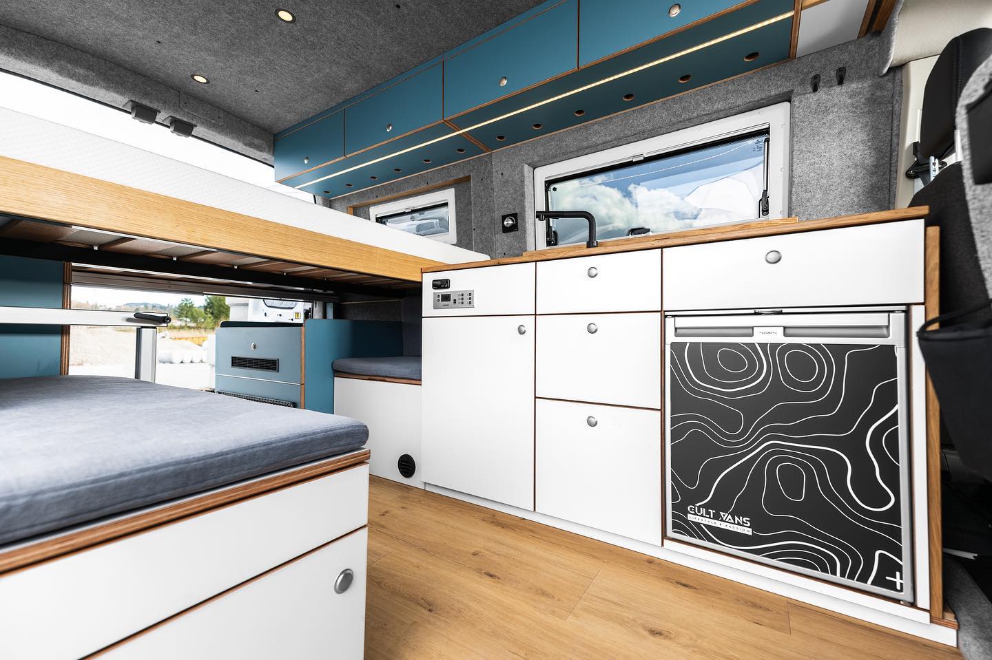 Immer eine Freude meine eigenen Projekte für euch zu erschaffen🚐🛠 Dieser hat bereits einen glücklichen Besitzer gefunden🥳
Ford Transit Trail L2H2
Features:
- 84L Frischwassertank
- 40L Grauwassertank beheizt
- 2kW Standheizung
- 6L Boiler
- 60L Kompressor Kühschrank
- Trockentrenntoilette Trelino
- 200AH Lithiumbatterie
- 360W Solaranlage
- 1200W Wechselrichter
SOLD
#camper #camperlife #campervan #vanlife #adventure #vanlifeschweiz