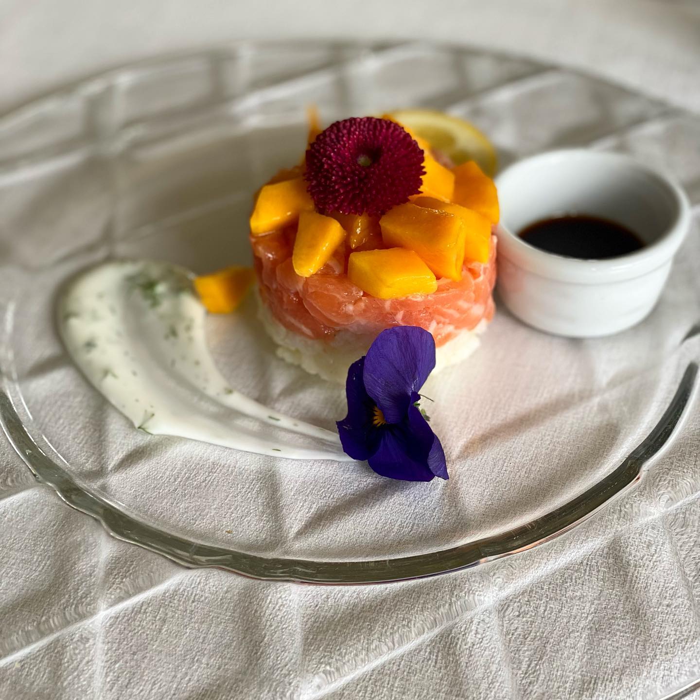 Tartare di salmone con mango, riso carnaroli e lime
#villapioppi #villapioppirestaurant #villapioppipizzeria #villapioppihotel #sirmione #gardalake