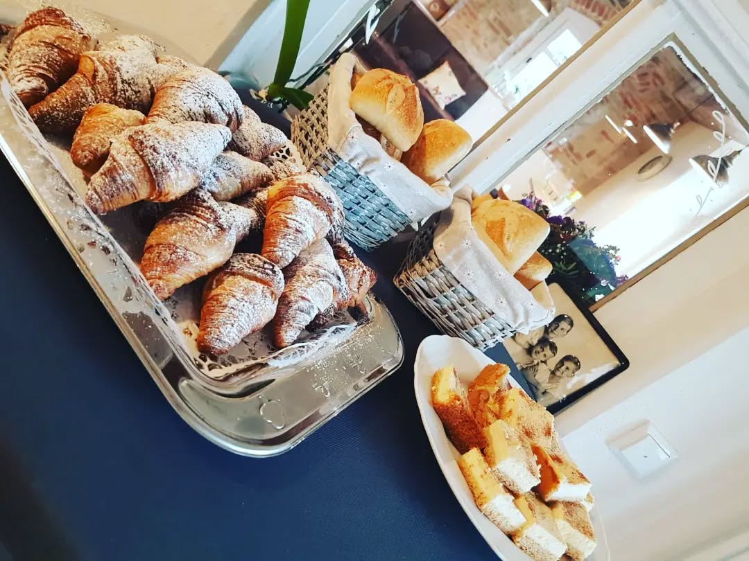 Heute haben wir ein kleines Frühstücksbuffet für die Kommunionkinder gerichtet. So konnten sie mit ihren Familien einen schönen und gemütlichen Abschluss der Kommunion feiern 🥰🌞
#neueröffnung #moserhof #moserhofsteigerwald #steigerwald #franken #frankenland #bistro #pension #ferienzimmer #hassberge #unterfranken #kommunion #frühstück #buffet