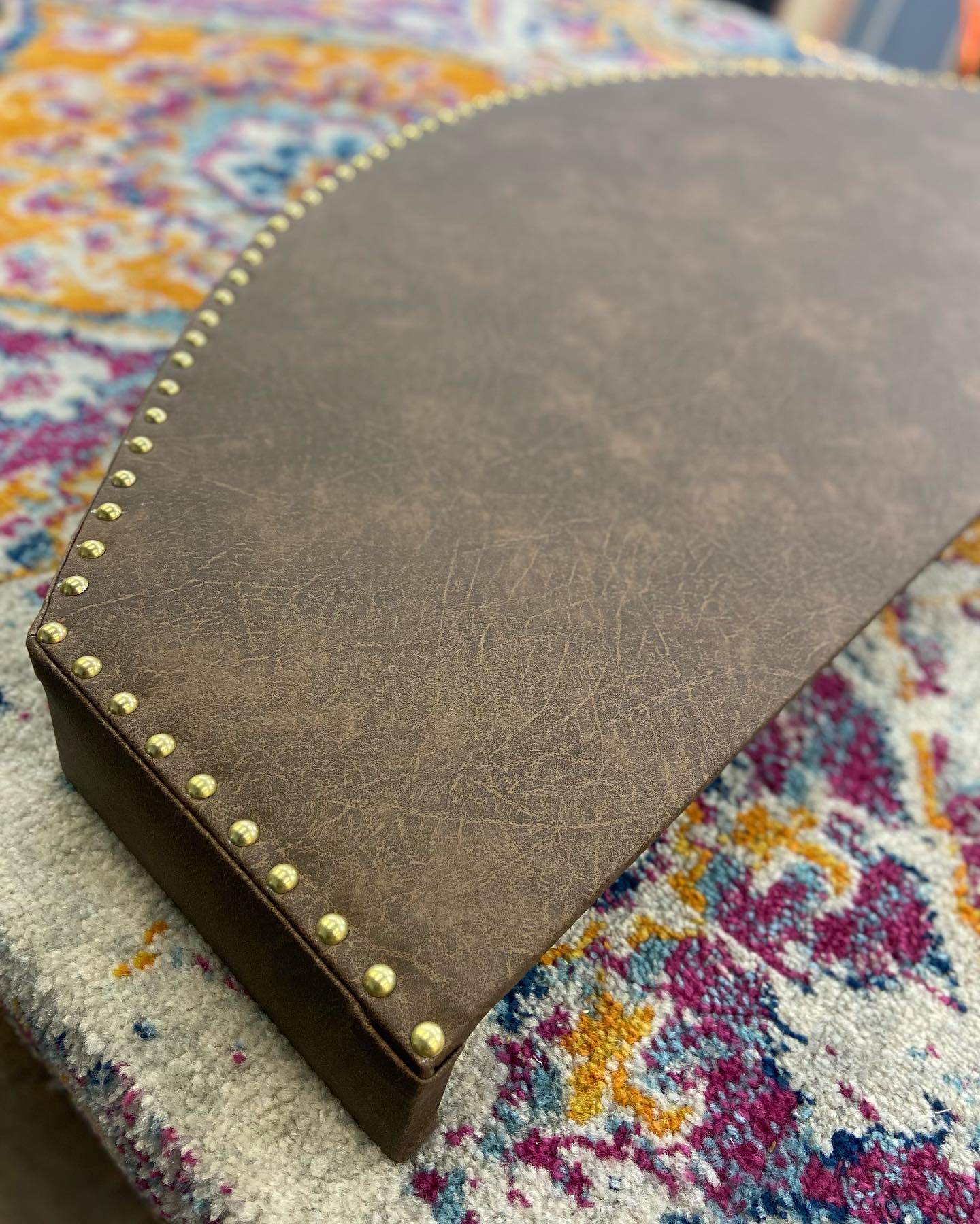 Some beautiful updated cornices heading home. Swipe for before!
#upholstery #reupholster #upholsterylife #614 #asseenincolumbus #furnituredesign