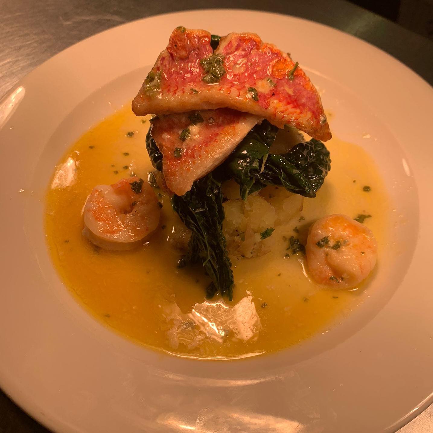 Lovely new dish on the menu today of Pan fried red mullet, cavolo nero kale, crushed new potatoes and a king prawn butter sauce! #freshfish #newdish @chapmans_fish @harveysbrewery #pubgrub #community #publife