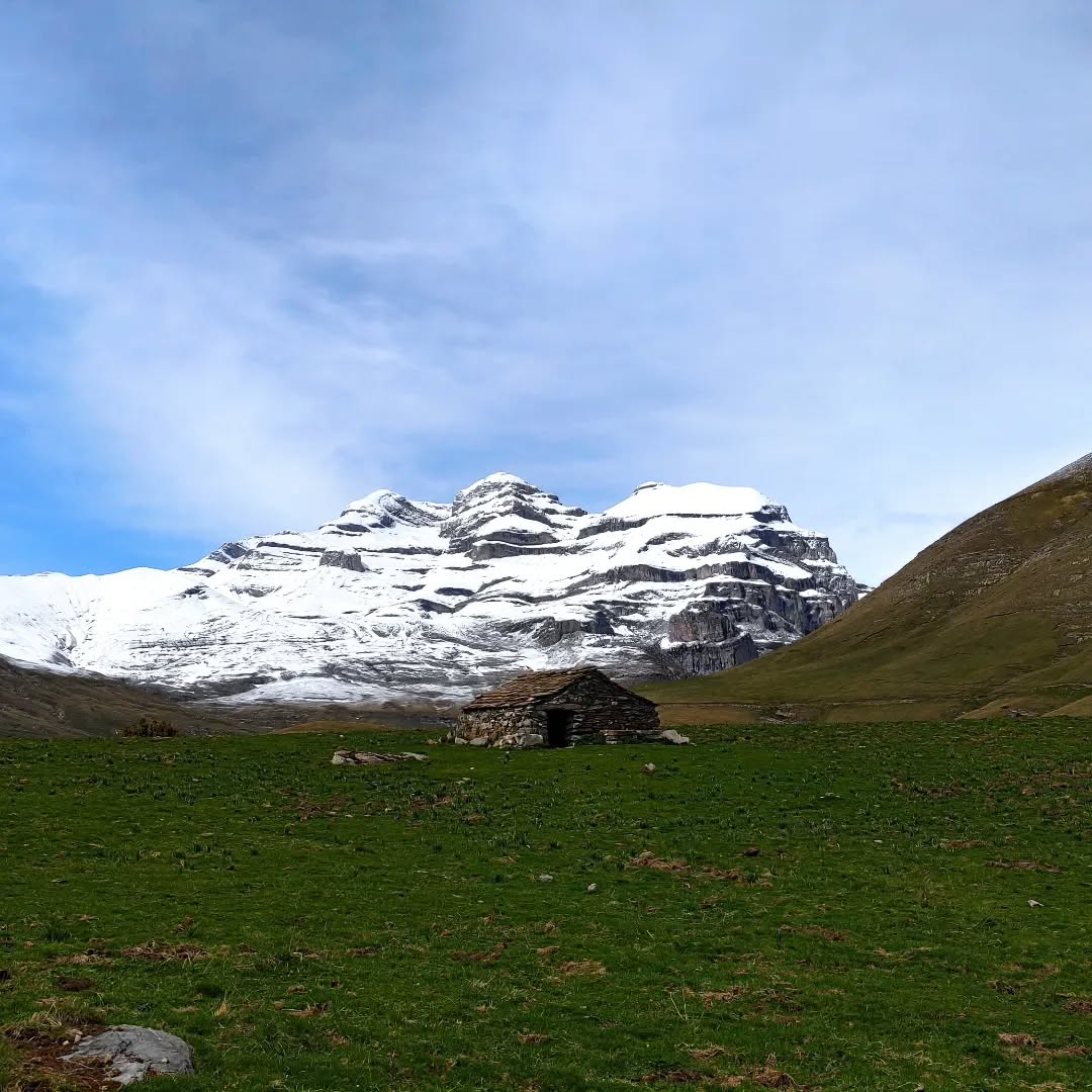 Imagen de la semana pasada en la ruta de los Miradores de Añisclo.
📸 Foto de: @iruneizer
#monteperdido #parquenacionaldeordesaymonteperdido #pnordesaymonteperdido #ordesaymonteperdido #ordesa #miradoresdeañisclo #rutas4x4 #ainsa #broto #torla #pirineos #pirineoak #pirinioak #senderismo #senderisme