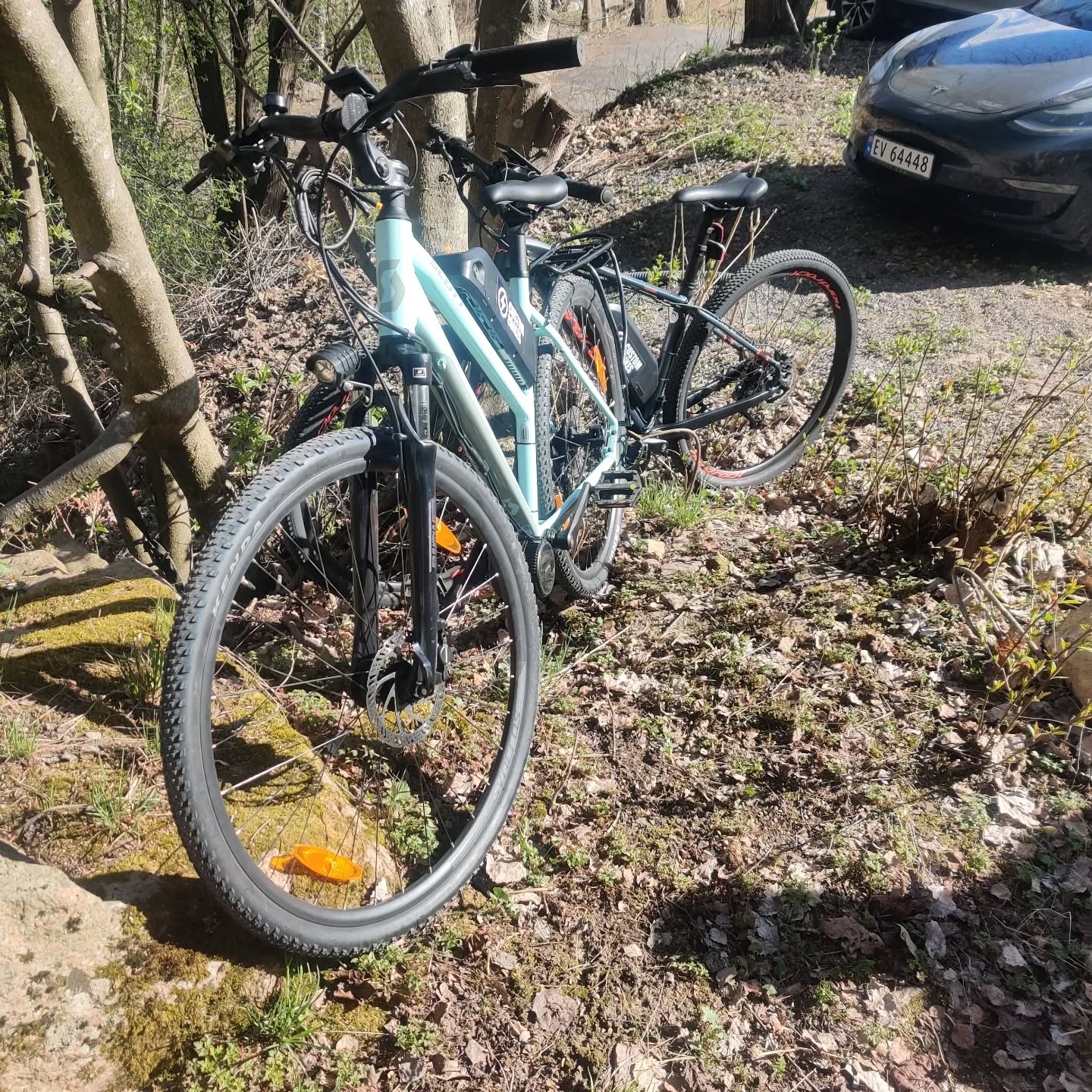 Våren er her på riktig nå, vi hadde besøk av helt ny Scott dame og en Hardrocx mann. Dem fikk både bafang motorer, gode 16ah 840Wh batterier, gir sensors, lys foran og bak koblet til display.
Dem er ute og nyter været nå.
#customebikes.no #customebikes #customelectricbikes #elsykkelkonverting #midtmotor #krankmotor #bafang #bafangmotor #ebikes #elsykkel #elsykkelkit #tongsheng #tsdz2 #m600