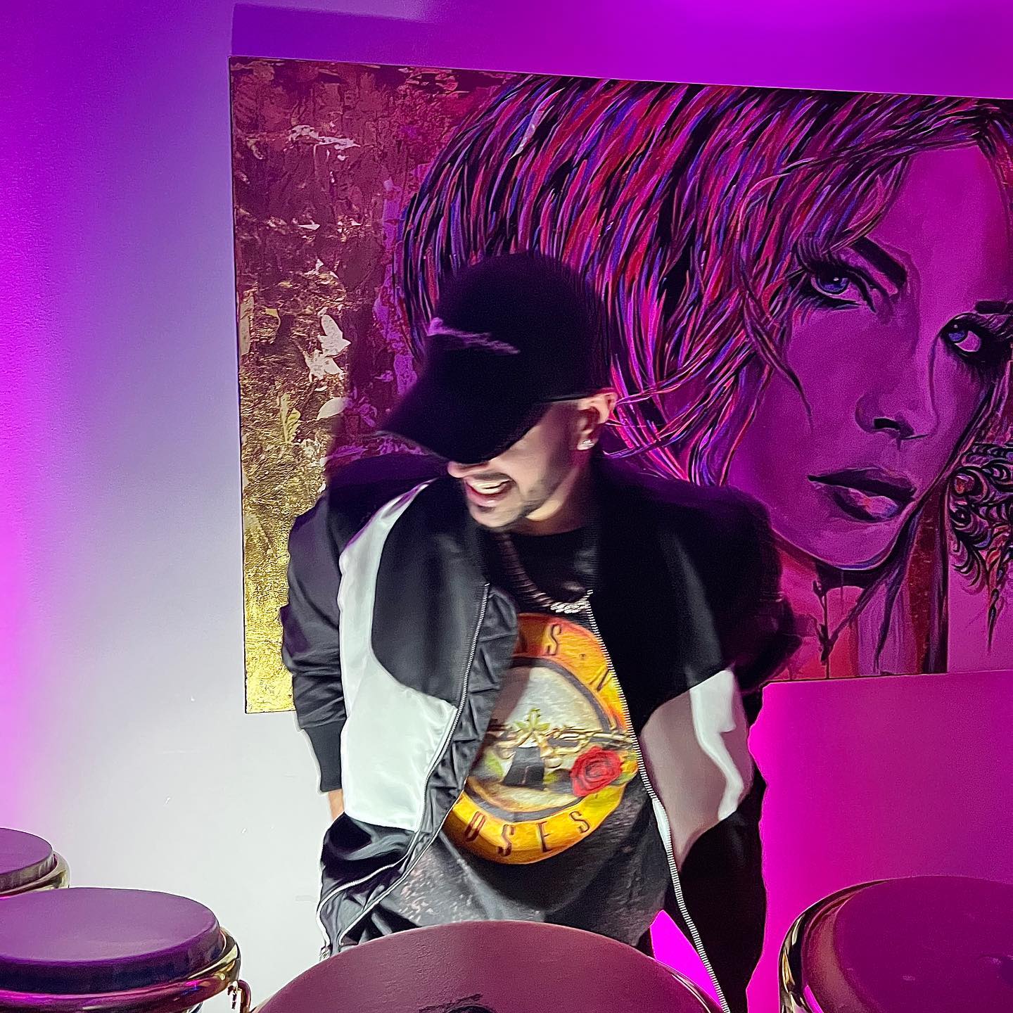 Picasso on the beat // @lpmusicofficial 🖐🏽🎨
Very excited to announce that I am now residency at @canvasartbar for LIVE weekly entertainment. Ecstatic to be a part of this project & team of individuals who trust my vision to raise the roof for live entertainment in the GTA. Things are only getting started & I can’t wait to share every moment with you guys - One canvas at a time.
#torontomusic #torontolife #artgallery #musician #percussion #nightlife #artofinstagram # #livemusic @redbullcanada @redbullmusic