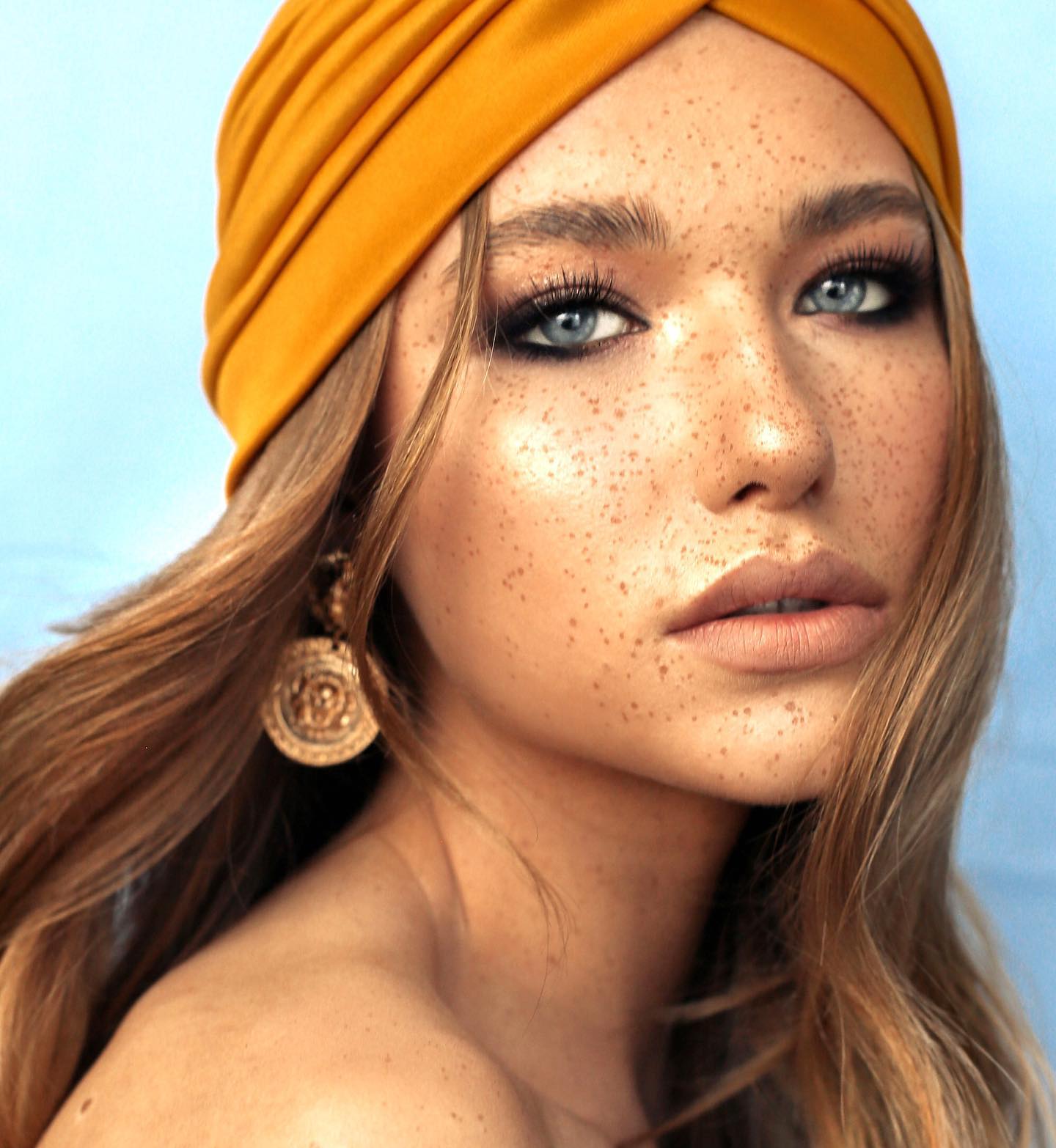 Figs & Rouge Wonder Love Sea Pearl Halo Dew Drops 💚 🌟
Dewy, Sea Pearl, Enchanting Illumination Halo Dew Drops. Ultra-lightweight Aloe, Algae & Vitamin enriched formula, designed to balance & brighten for a soft luminous glow.
#skincare #skincareroutine #beauty #skin #skincaretips #selfcare #healthyskin #makeup #skincareproducts #facial #naturalskincare #antiaging #acne #clearskin #love #natural #beautytips #glow #naturalbeauty #beautycare #makeupartist #selflove #cosmetics #serum #beautiful #crueltyfree #instabeauty #skincareaddict #vegan