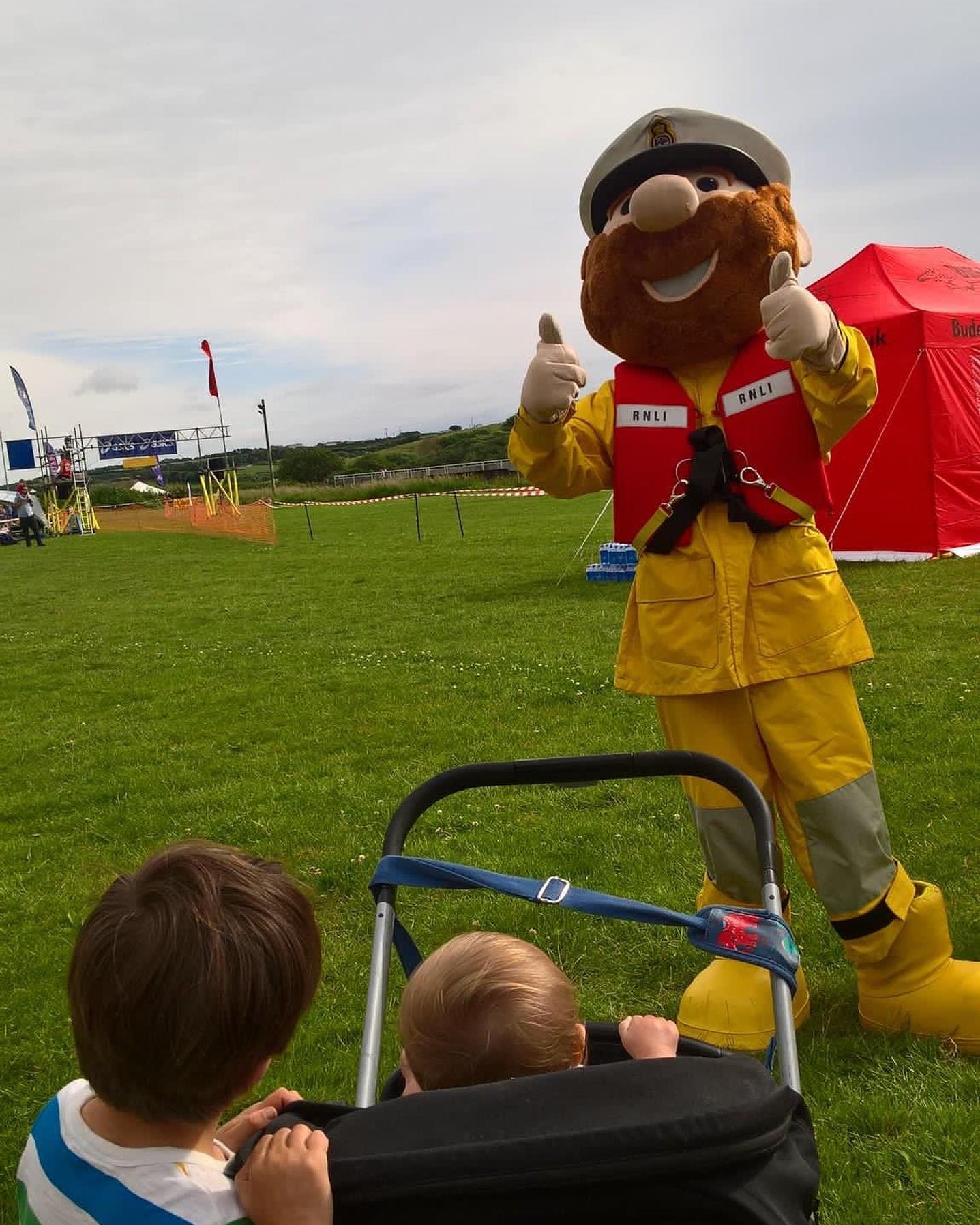 Lifeboat run 2022!
Less than 100 entries left for the senior run now. Enter online:
www.sientries.co.uk/event.php?event_id=9541