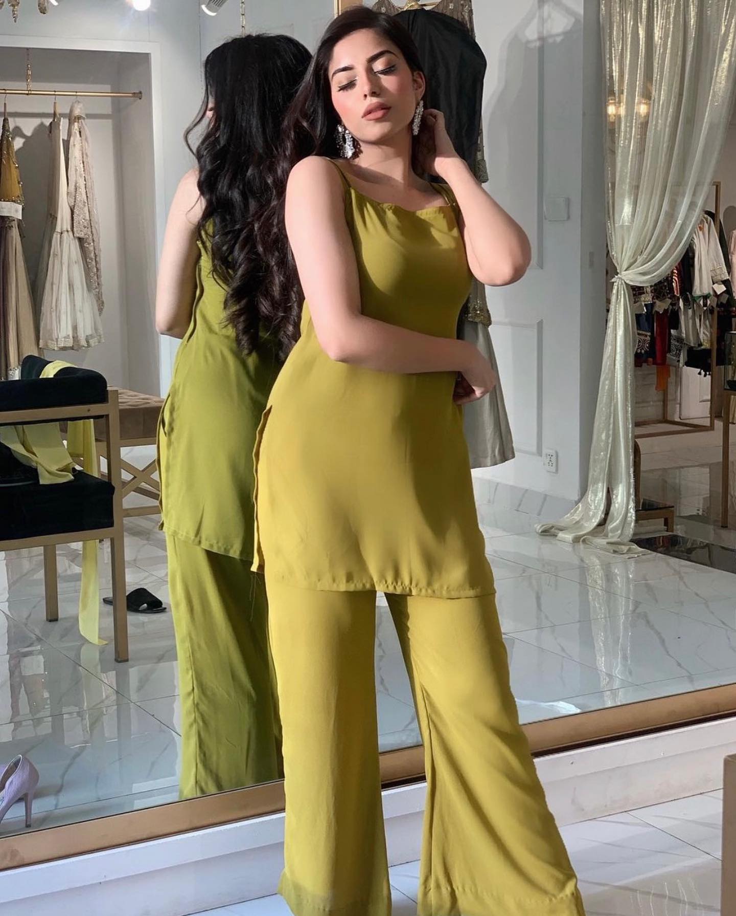 We are in love with @litshitbynayy 's makeup look and completely stunning outfit. Wearing our Long Lasting Matte Liquid Lipstick shade "PUMPKIN SPICE" paired with @westic_official Olive Co-Ord Set. 💛💛💛
.
#cherjoklecosmetics #freshmakeup
#lipstickaddict #lipstickmurah #lips #makeupaddict #lipstickmatte #veganblogger #vegancommunity #veganlifestyle #veganlife #makeupartist #cosmetic #lipsticklove #mua #lipstickjunkieforever #lipstickcollection #liquidlipstick #lipsticklovers #mattelipstick #lipstickaddiction #thankfulheart❤️ #beautifulmakeup #cherjokle #cherjokleluxuriouslips #labeautéàsonmeilleur #vivreàsonmeilleur #lipstick #summerfaves #summerbeauty