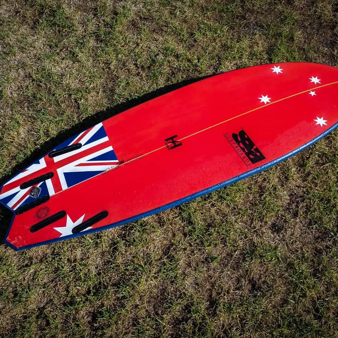 Australia's maritime flag.🇦🇺🇦🇺🇦🇺
Custom design for Wade.
.
.
.
.
.
.
.
.
#australiaflag #carbonfiber #shapers #surfboards #surfboard #surfing #australia #noosa #noosaheads #surf #surfboardshaper #shape #shaping #kangarooislandaustralia #adelaide #discoverqueensland #discoveryaus #discovery_noosa #portelliot #xtremesports #middleton #design #melbourne #coolumbeach #sea #waves #sun #sunshinebeach #goldcoast
#surfgoldcoast