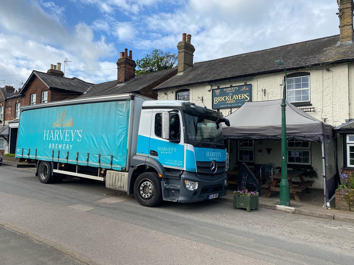 Last delivery and over 4 tonne of beer in the cellar for the last weekend! Big shout out to all the team @harveysbrewery who get the beer to me every week and a massive thanks to Steve on the Drey who goes above & beyond to help me out. 🙏 #lastfewdays #publife #properbeer #hardgraft #steve #beer #lastdelivery