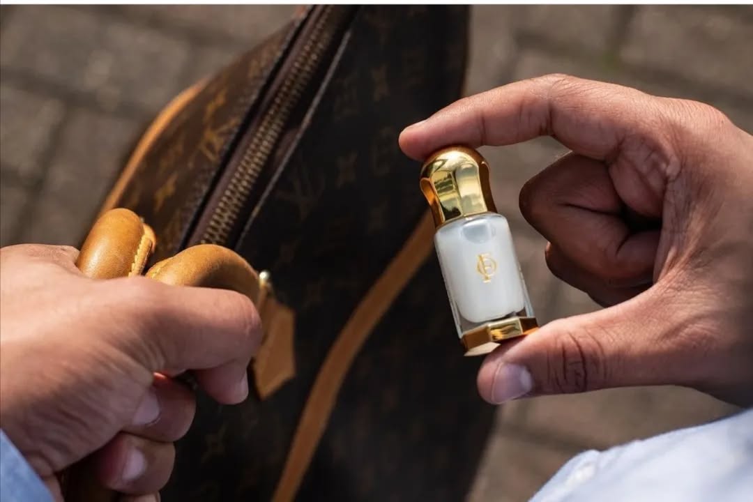 A perfume is something which is invisible and yet an unforgettable accessory.
.
.
.
.
.
.
.
.
#alsaeedco #forestoud #oudh #perfumeaddict #perfume #shopping #gift #eid #giftforher #giftforhim #like #likeforlikes #love #honey #sweet #musk #manchester