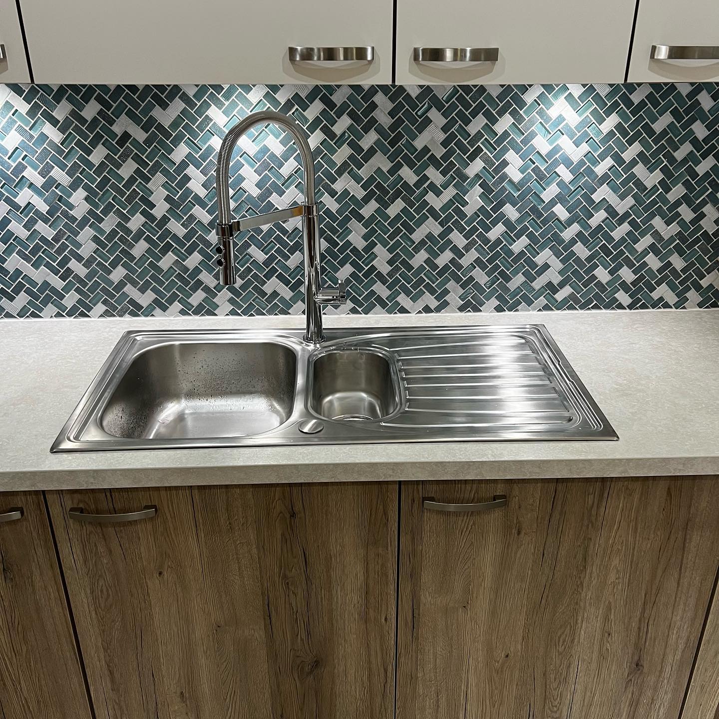 #bognorregis New kitchen sink, complete ✅. Customer didn’t like the old square sink with no drainer, so we removed that one and fitted a new sink with extra half bowl and drainer!
👉Follow @stembridgelimited 👋
👉Follow @stembridgelimited 👋
❤️Double tap❤️
❤️Double tap❤️
____________________________________
👉 Follow @stembridgelimited
👉 Follow @stembridgelimited
👉 Follow @stembridgelimited
____________________________________
👥 Tag a Friend
🛎 Turn on Post Notifications
👨💻 Save to Look at Later
____________________________________
#plumber #heatingengineer #heating #gas #gasengineer #hotwater #radiator #boiler #service #boilerservice #local #angmering #rustington #eastpreston #arundel #chichester #bognorregis #bathroom #bathroominstallation #gasman #bathroom #lvt #shower #newsink