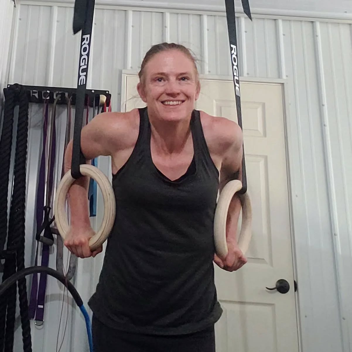 My home gym has been such an asset during COVID and since becoming a mom. No time wasted driving to the gym plus I have all the equipment to myself meaning a more efficient workout in less time. I can also fit in a workoit even if I only have 30 minutes in between work and clients. I'm not sure I'll ever go back yo the gym. I do miss the swimming pool though.
#homegym #homegymlife