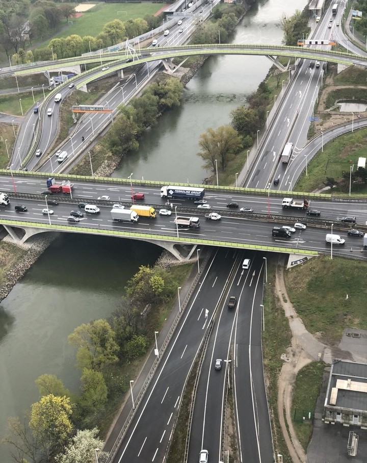 Nachhaltig? Nachhaltig! Nicht (nur) in Zukunft, sondern jetzt! - #Lehrlinge von @asfinag.at, @greinerag / @greiner_ausbildungszentrum, @nespresso.at und @salzburg_ag sammeln Eindrücke in ihrer Arbeitsumgebung. Ihr kritisches Auge: die Kamera ihres Smartphones. - Ausgewählte Bilder findest du unter #futurebfly.
Was fällt dir dazu ein? Schreib’ deine uns deine Gedanken in die Kommentare!
Sustainable? Sustainable! Not (only) in the future, but now! - #Apprentices from @asfinag.at, @greinerag / @greiner_ausbildungszentrum, @nespresso.at and @salzburg_ag collect impressions in their working environment. Their critical eye: the camera of their smartphone. - Please find selected pictures under #futurebfly.
What comes to your mind? Add your thoughts in the comments!
#smartphonephotography #smartphonephoto #smartphonepicsart #smartphonepics #smartphonefotografie #smartphoneart #sustainability #circulareconomy #austria #futurebfly #22bfly #ceosforfuture
Ein Projekt von @ceosforfuture und #22butterfly. | A project of @ceosforfuture and #22butterfly.