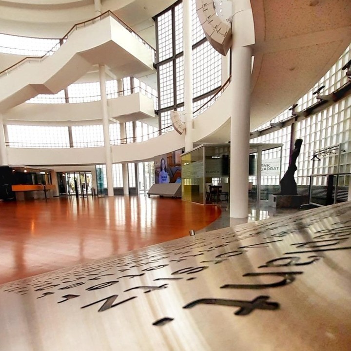 Nachhaltig? Nachhaltig! Nicht (nur) in Zukunft, sondern jetzt! - #Lehrlinge von @asfinag.at, @greinerag / @greiner_ausbildungszentrum, @nespresso.at und @salzburg_ag sammeln Eindrücke in ihrer Arbeitsumgebung. Ihr kritisches Auge: die Kamera ihres Smartphones. - Ausgewählte Bilder findest du unter #futurebfly.
Was fällt dir dazu ein? Schreib’ deine uns deine Gedanken in die Kommentare!
Sustainable? Sustainable! Not (only) in the future, but now! - #Apprentices from @asfinag.at, @greinerag / @greiner_ausbildungszentrum, @nespresso.at and @salzburg_ag collect impressions in their working environment. Their critical eye: the camera of their smartphone. - Please find selected pictures under #futurebfly.
What comes to your mind? Add your thoughts in the comments!
#smartphonephotography #smartphonephoto #smartphonepicsart #smartphonepics #smartphonefotografie #smartphoneart #sustainability #circulareconomy #austria #futurebfly #22bfly #ceosforfuture
Ein Projekt von @ceosforfuture und #22butterfly. | A project of @ceosforfuture and #22butterfly.