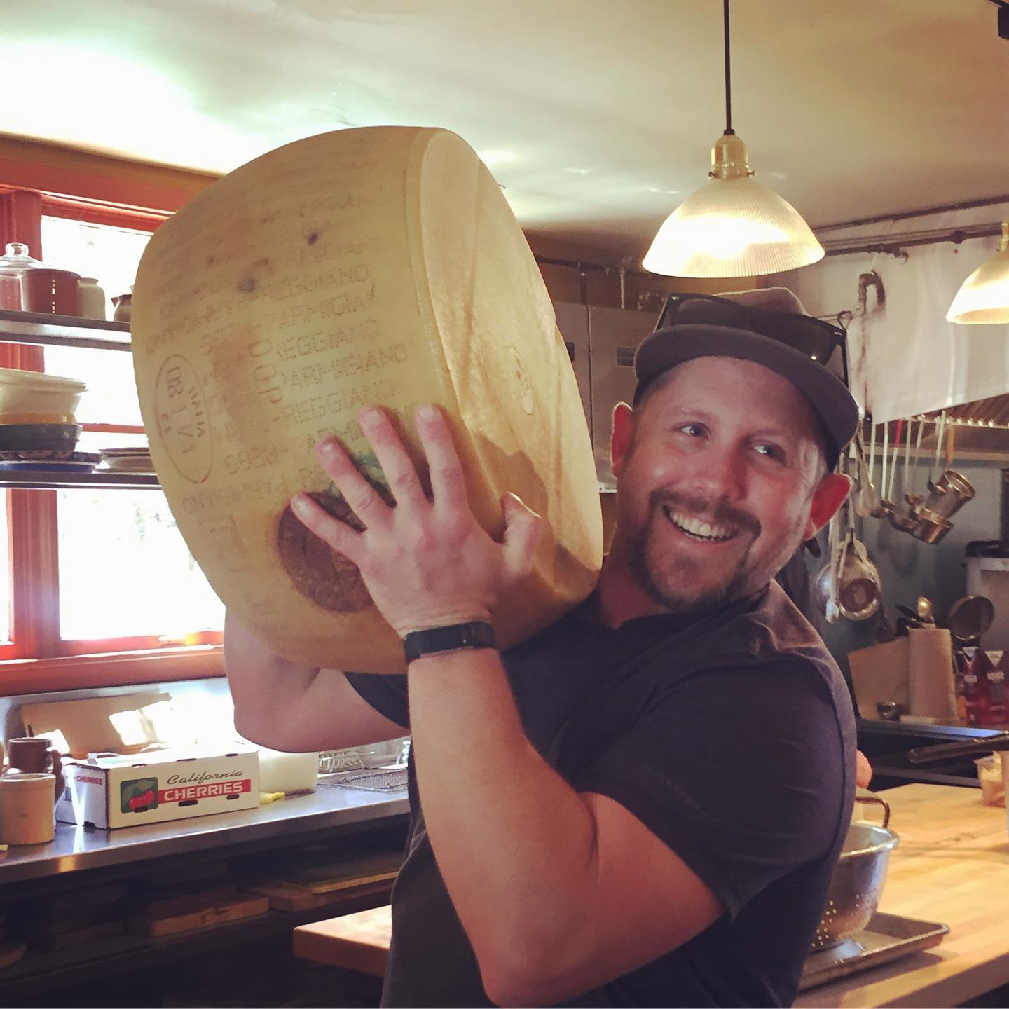 the big Cheeeeeeeese
#offspringpizza #farrerbuildingboonville #woodfiredpizza #pizzasbyben #CrewAtTheBoonvilleHotel
#cheese
