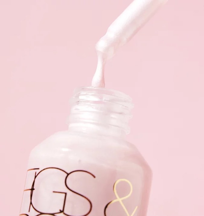 Figs and Rouge Wonder Love Charm Elixir ⭐️💕
Love your complexion. GLOW, REVITALISE, SMOOTH & HYDRATE with every drop. Apply to cleansed skin.
Add 3-6 drops over facial area & blend over evenly.
Allow to dry before applying make-up or feel free to go 'Au-Natural
#beauty #tuesday #thoughts #glow #veganblogger #figsandrouge #glowingskincare #highlighter #art #rosequartz #model #peta #likes #pink #selfie #viral #crueltyfree #onepercentfortheplanet #fashionblogger #style #fashion #selfcare #loveyou #goodvibes #girl #photo #loveislove #insta #me #memes