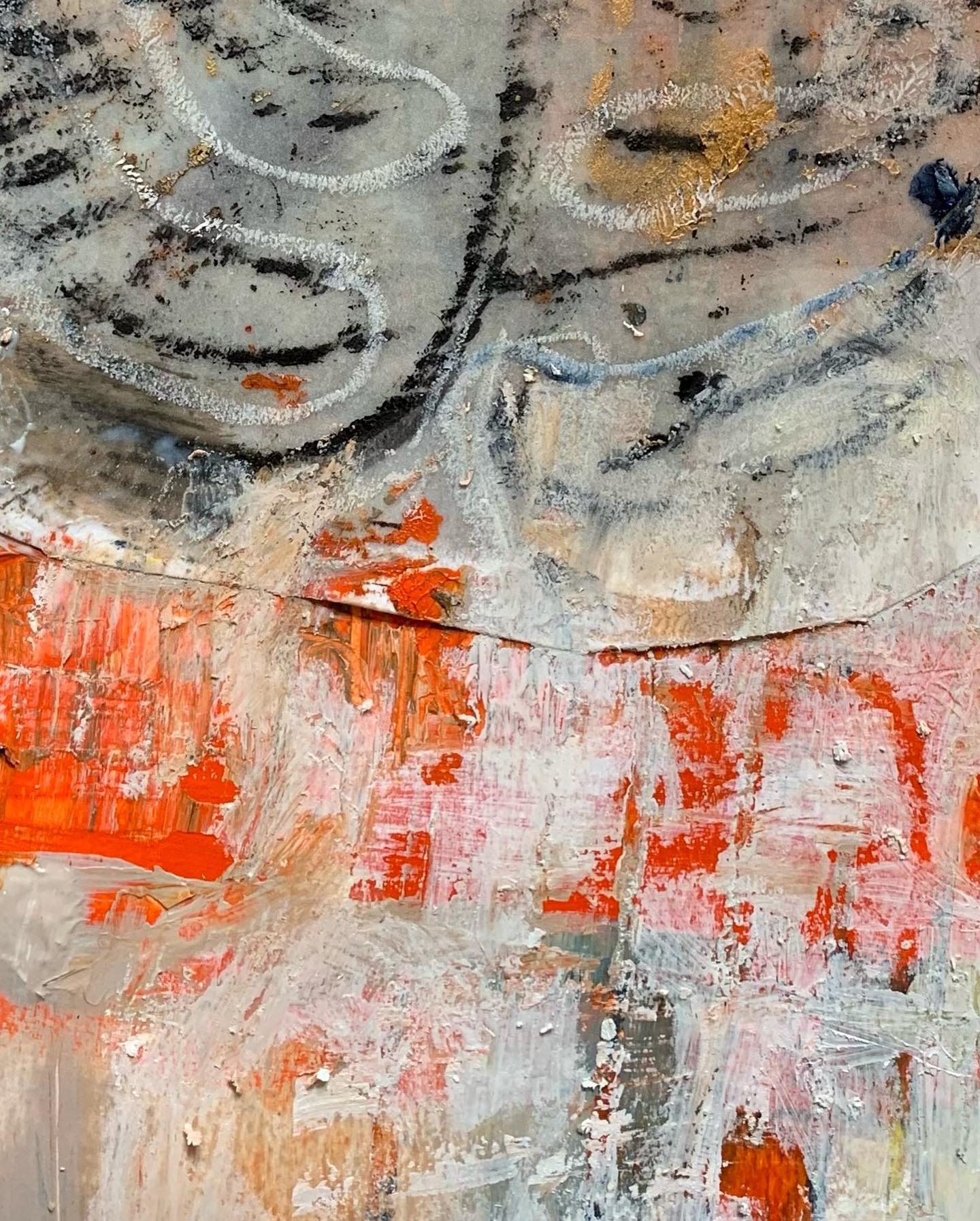 Loving the orange and marks on these close ups!
At home in my studio… ‘making’…
my happy place 😊
#labyrinthart #orange #texture #mixedmediaartists #artonpaper #acrylics #artistsoninstagram #soulart #expressionism #abstractart #rosmansfieldart