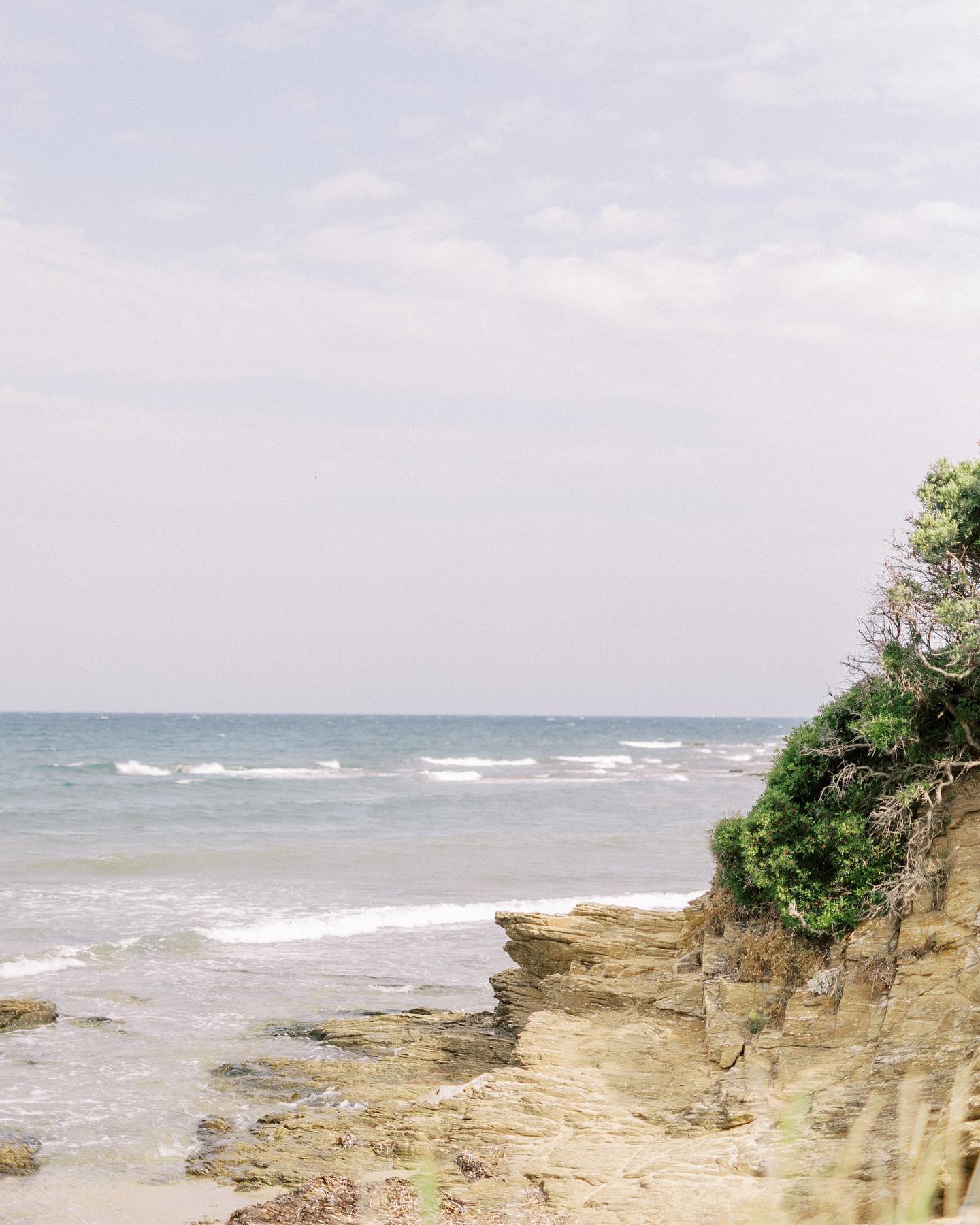 Première baignade de l’année 😜
.
.
#cotedazur #photographecotedazur #destinationwedding #sttropez #photographeprovence #southoffrance #jevislaoutuparsenvacances