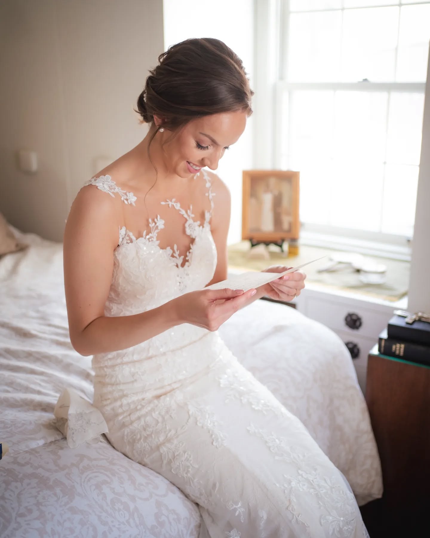 I won't miss those details. 😁
.
.
.
#weddingphotographer #bride #chicagoweddings #gettingready #aurorailphotographer #aurorail