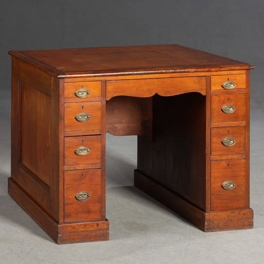 Beautiful old desk with free shipping to all Sweden
Click in the picture to see more information in our website 🙌