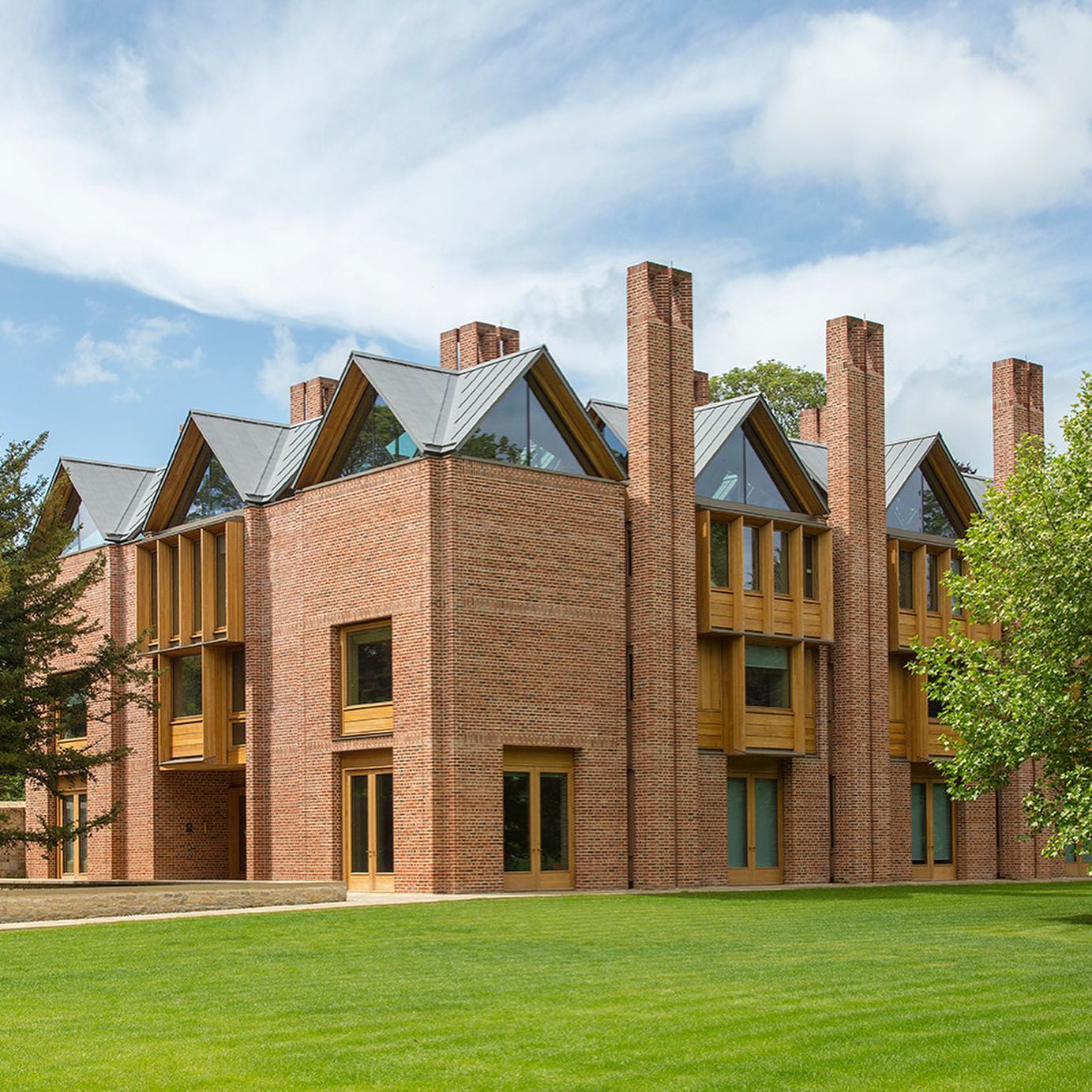 Magdalene College, Cambridge
A great project completed in 2021. Standing seam roofing
using VM Zinc Quartz PLUS, still looking fantastic.
Photos by: @vmzincuk