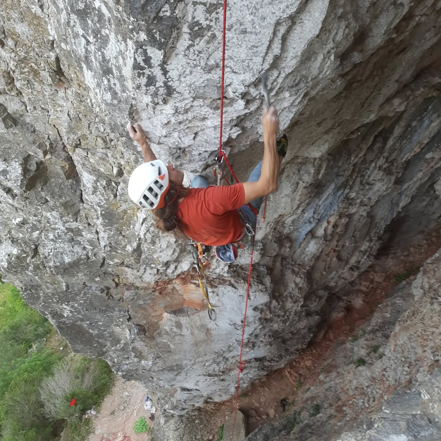 Türkiye'nin en eski #tırmanış bölgesi olan #ballıkayalar 'da Anıl Şarkoğlu @yuksekisler ve @dag.org.tr
daveti ve sponsorluğunda 13 adet rota rebolt edildi , 6 rotada gereken restorasyon yapıldı.
Ballıkayalar 20 yılı aşkın süredir bir çok tırmanış kulübüne ev sahipliği yapmış ve genç tırmanıcıları tırmanışla buluşturmuş en önemli bölgelerden biridir.
Seneler önce bu rotaları tırmanışa kazandırmış olan ve restore etmemize izin veren @palutdogan @emrealtoparlak @climbugur ve #öztürkkayikci 'ya teşekkürlerimizi sunarız.
Faaliyet boyunca bize ev sahipligi yapan @duvarx 'e teşekkür ederiz
Güvenle tırmanın!
Ekip:
#öztürkkayikci
@emrealtoparlak
@muminkarabas
@rock__n__ride
@sevkikandir
@yucel_bagatur
#bolting #rebolting #routesetting #routesettinglife #routemaintenance #climbingroute #climbingcrag #routesetter #climbing #rockclimbing #sportclimbing