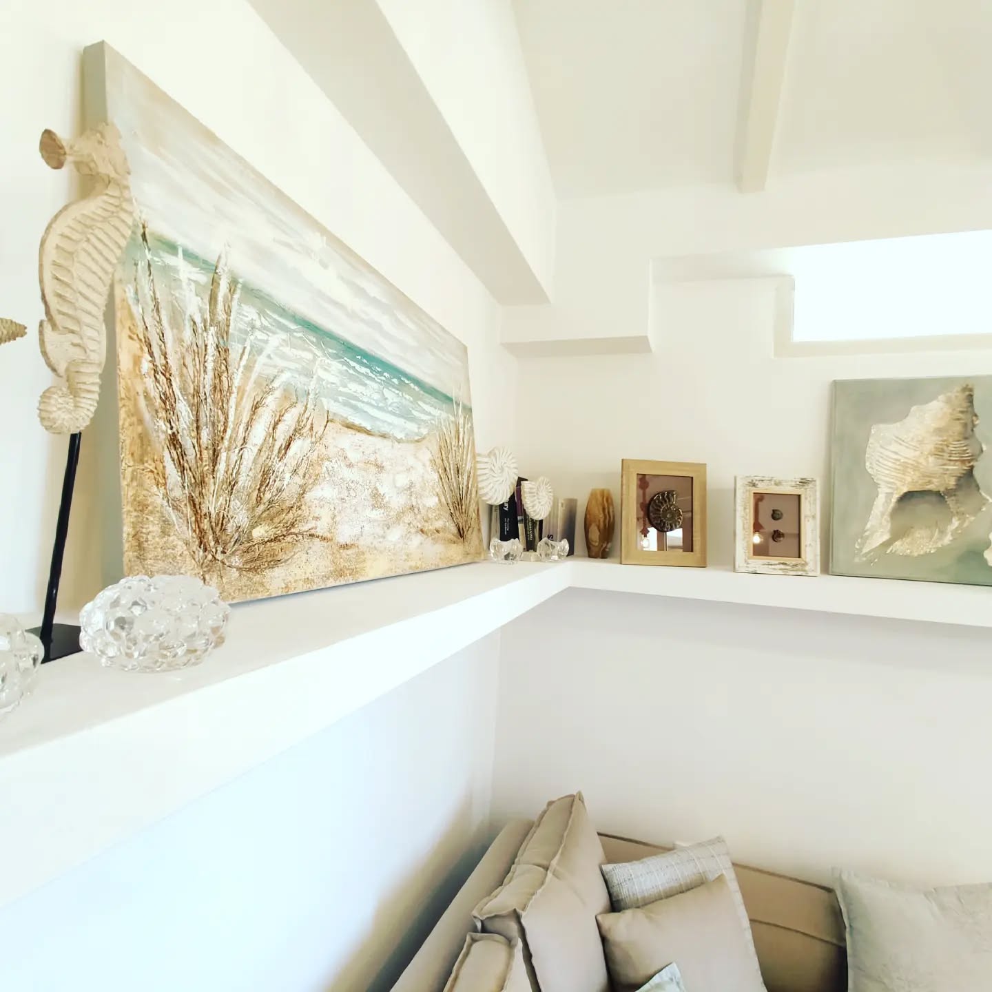 When decoration takes Life.
And old ammonite becomes a statement of art.