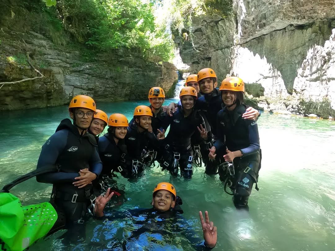 Desde India a Ainsa, capital Europea de los deportes de aventura.
Nuestro territorio es un referente internacional y cada vez más interesante para el viajero. Thank you! It was a beautiful day with you! आपको धन्यवाद 🇮🇳
#barranquismo #canyoning #ordesa #ainsa #pirineos #huesca #huescalamagia #aragon #añisclo