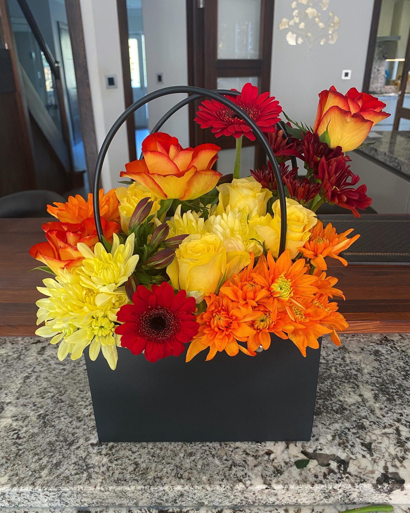 Fresh florals in our B’looM Print Bags😍 We offer fresh florals all year round, DM us now to place your order with us. Different colour bags and flowers available😍
.
.
.
.
.
#flowers#bouquet#floralbouquet#freshflowers#floralbag#floralgift#balloon#bubbleballoon#bubbles#bubbleballoons#birthday#birthdaygift#birthdaygiftideas#birthdaypresent#flower#buckinghamshire#london#ordernow#birthday#anniversary#anniversarypresent#congratulations#graduation#congrats#flowersbuckinghamshire#buyflowers#flowerbouquets