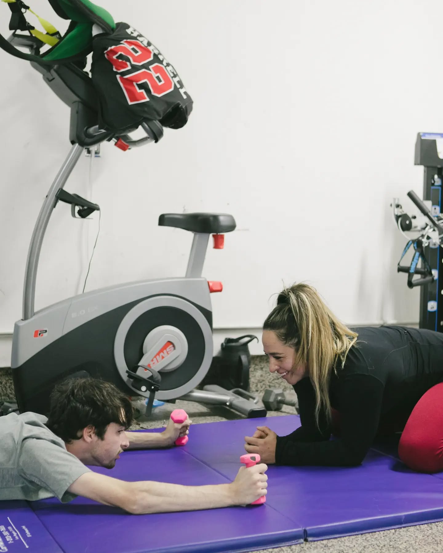 Shoulder flexion!!!
One of our favorite movements to train.
1️⃣ It's one of the biggest concerns we hear from our clients (especially if you are rolling 👩🦽)
2️⃣ The movements that are often times used to grasp a higher reach spinal extension and anterior tilt of the pelvis (often something we are working towards as well 😉)
.
.
.
#mobilityexercises #mobilitywork #mobilitydrills #anklemobility #mobilityexercise #spinemobility #hipmobilitywork #kinstretch #physical_therapy #physicaltherapyexercises #physicaltherapyrocks #physicaltherapycalifornia #mobilitymonday #mobilityflow #stickmobility #hipmobilityexercises #hipmobilitydrills #hipflexorstretch #hipflexors #hipflexorstrength #hipflexibility #posturecorrector #posturetherapy #goodposture #spinestretch #barefoottraining #physicaltherapy #therapy #physiotherapy