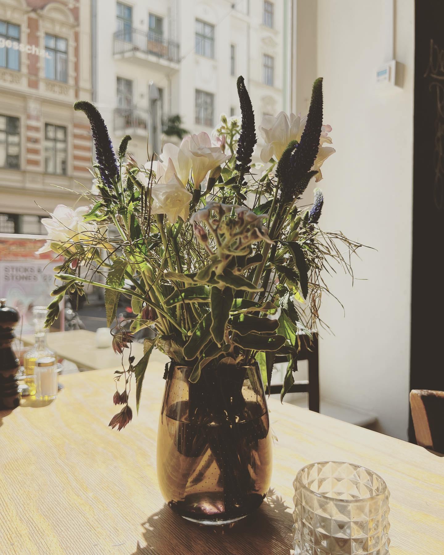 WIR LIEBEN BLUMEN 🤍
.
.
.
#flowers #flowerlovers #mädchenitaliener #mädchenitalienermitte #italianfood #italianrestaurant #alteschönhauser #pasta #pastalover #berlinmitte