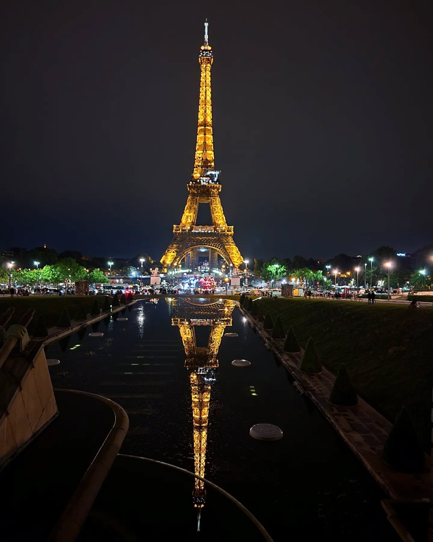 Never gets old
#paris #france #eiffeltower #city #cityscape #2022 #cityoflove #architecture #tower #night #reflections