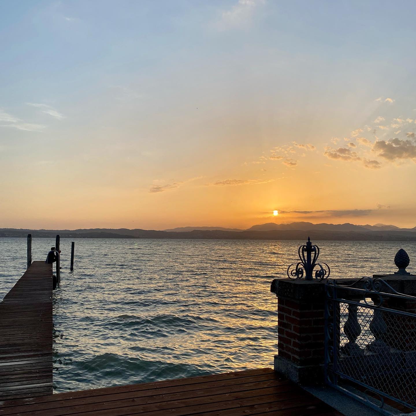 The Sunday lake 🫶🏽 🎧🪩
#villapioppi #villapioppihotel #villapioppirestaurant #villapioppipizzeria #sirmione #gardalake