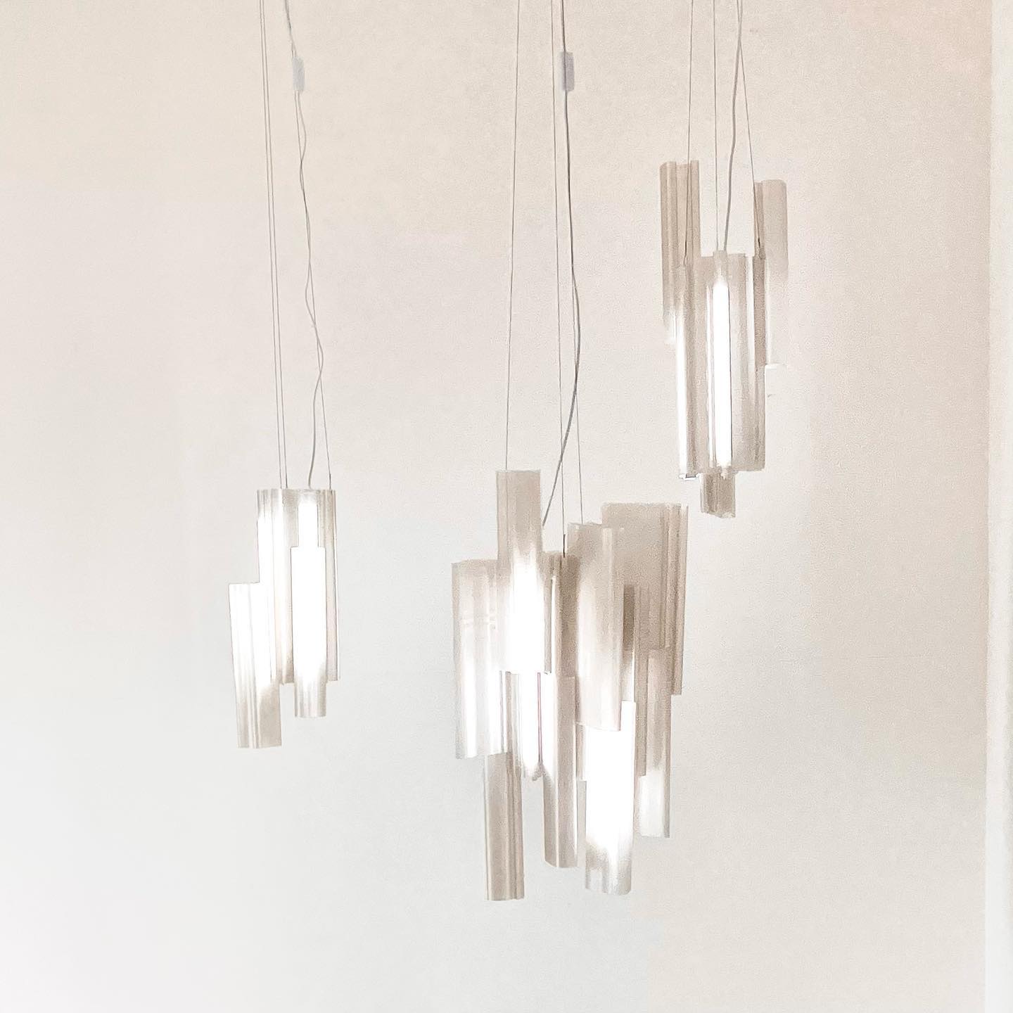 Playful, interactive, adaptive. The amazing Plankton lights from @koernerjulia @jkdesigngmbh @jk3dofficial is launched in our #Closingthelopp exhibition.
3D printed with ocean plastic from our partner @tide_oceanmaterial and technology partner @iwk.ost .