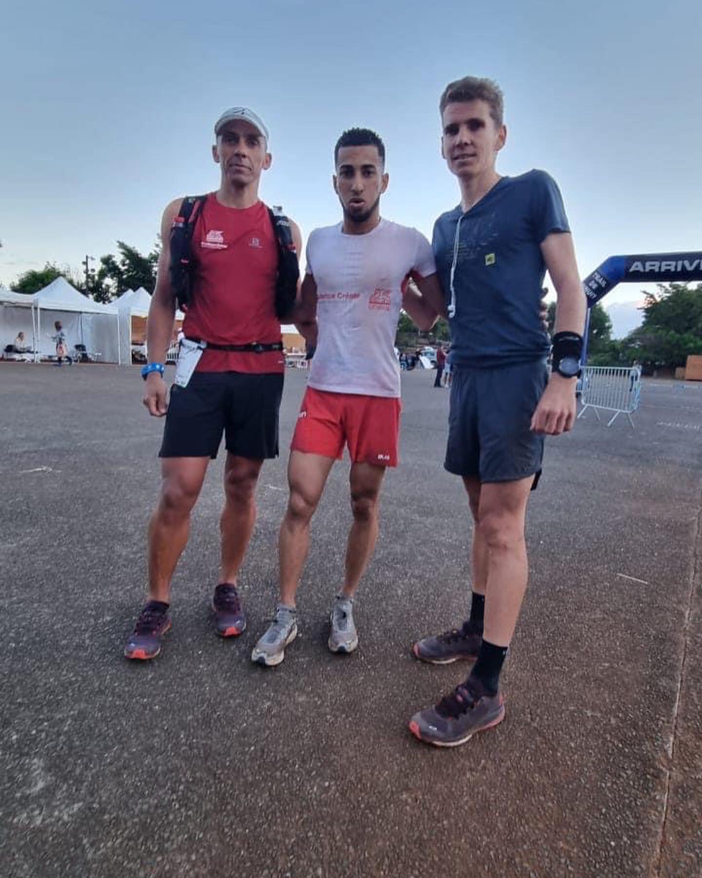 Une 10e édition du trail de Minuit avec un nouveau parcours
Podium homme : Romain Fontaine en 6h19 qui remporte l’édition comme l’an passé
2e Léo Rogaume en 6h36
3e du caposs Jean Pierre Grondin en 6h38
Chez les femmes une belle victoire de Libéra Fontaine en 7h57, 26e au scratch
2e Julie Avril en 8h14 suivi par Elodie Mithridate en 8h16 3e
Bravo à tous et bonne récupération
#tdm #traildeminuit #trail #trailpassion974 #run #running #course #montagne #mafate #dosdane #deuxbras #aurere #iledelareunion #reunionisland #reunion #island #caposs #lapossession