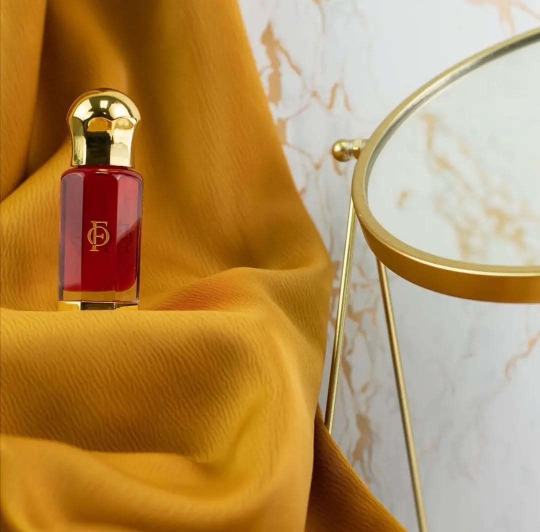 Ever wondered why perfume changes throughout the day?
There are several factors, e.g. the top, middle/heart and base notes of the perfume. The ingredients used to craft a fragrance causes the perfume to evolve throughout the day.
Top notes such as lemon and grapefruit are the lightest and most delicate, hence why it does not last as long. Middle notes include florals, herbs and spices which would last longer than the top notes. Finally you have base notes, usually musk, woods and amber which last the longest.
.
.
.
.
.
.
.
.
.
.
.
#alsaeedco #health #beauty #blackseedoil #perfume #forestoud #perfume #perfumeaddict #perfumeoil #honey