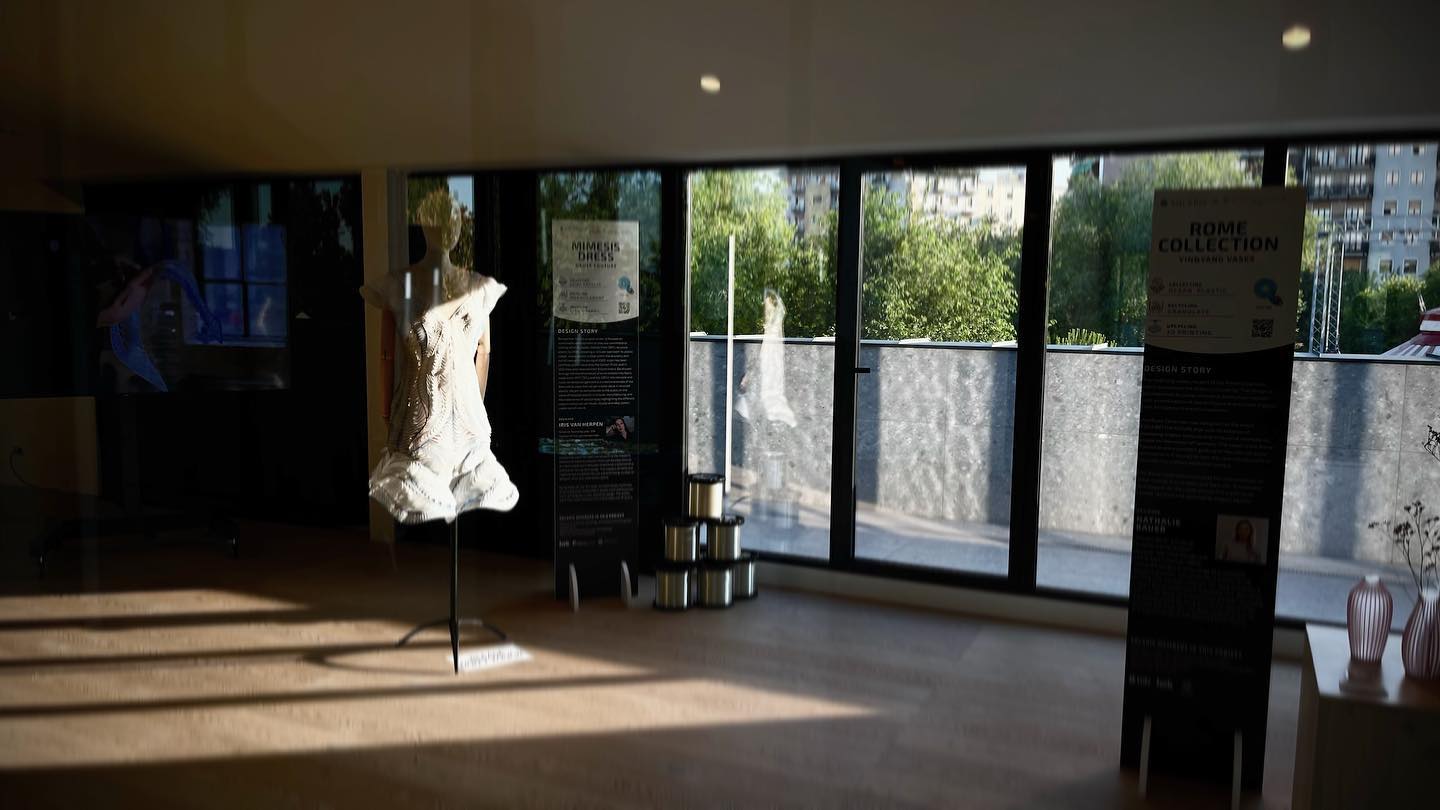 Morning lights cast on the sensational Mimesis dress from our circular partner @evianwater X @irisvanherpen
evian bottle Liquid fabric made by our member @official_ruffo_coli
Technology supported by @iwk.ost
Curated by @maissaofficial @giuliabermodena
Check this amazing masterpiece in person @dhouselaboratoriourbano
#circularfashion #circulareconomy #circularity #recycled #recycledfashion #recycledmaterials #recycledplastic