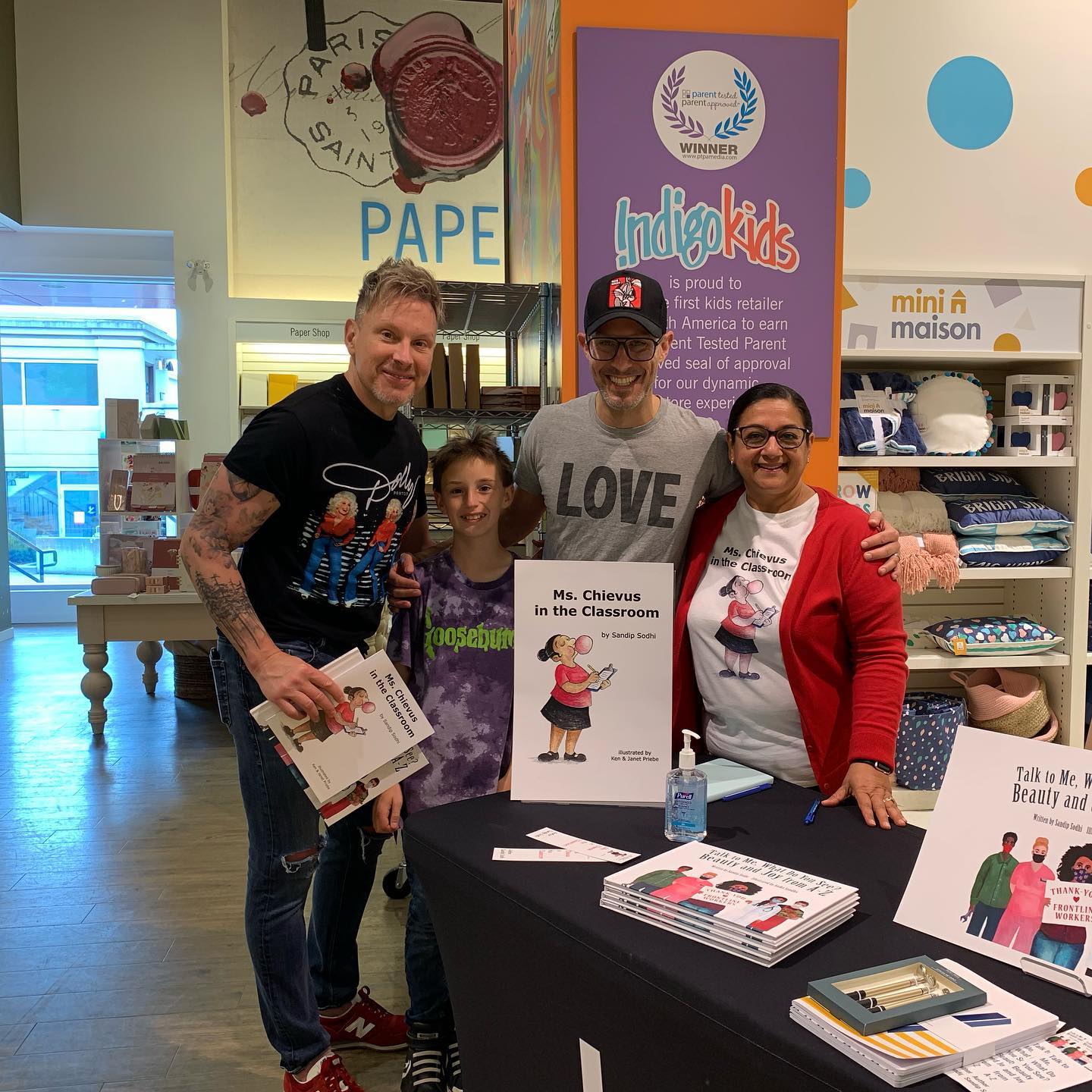 More of my students and their families at today’s book signing!
•
•
#localauthor #booksigning #bipocauthors #indigo #childrensbooks
#multiculturalbooksforkids
#diversity
#bipocauthors
#canadianauthor