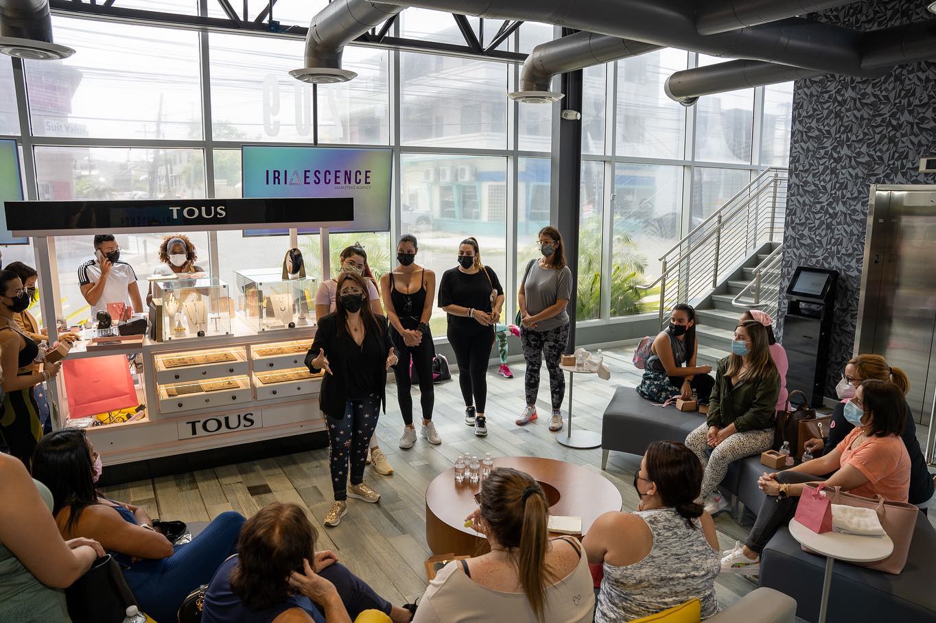 #TBT: ✨ TOUS Wellness Day at Performa Wellness Center 😌
El año pasado colaboramos con TOUS y Performa para hacer realidad un evento muy especial que ocurrió el sábado, 9 de octubre del 2021.
Ese día Performa le abrió sus puertas a TOUS Puerto Rico para ofrecerle a sus clientes un “Wellness Day” donde los invitados pudieron disfrutar de clases de spinning, zumba, masajes, demostración de productos de Aveda y un recorrido por las facilidades, además de tener la oportunidad de ver las piezas de la nueva colección de Tous: “Magic Nature”.
Iridescence Marketing Agency estuvo a cargo de desarrollar el concepto para este hermoso evento y queriamos darle las gracias al equipo de Performa por contar con nosotros como su agencia de Mercadeo y a Tous por la confianza de hacer este evento realidad. Durante estos tiempos llenos de tanta
incertidumbre, es importante poder dedicar tiempo al bienestar de cada uno, y que mejor manera que disfrutando de un ambiente seguro, completo y rodeado de otros seres inspiradores. 💜🙏🏼
Si tu o tu negocio están en busca de desarrollar nuevas ideas para promocionar tu negocio y lograr que resalte ✨ ante la competencia, puedes contar con nosotros en Iridescence para hacerlo realidad. 😉
📸 Gracias a @cualeslarisa por la cobertura del evento. Es un honor poder tenerte en el equipo iridiscente.
#eventcoordinator #marketingagency #eventplanner #marketingstrategies #coordinadoradeeventos #iridescencemarketingagency #liveiridescent #contentcreator #digitalmarketing #eventmanagement #marketingconsultant #marketingconsulting #tousjewelry