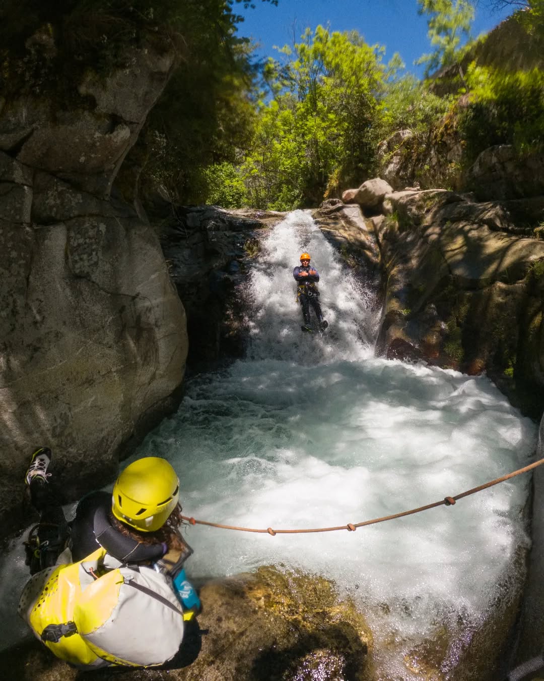 ¡La fiesta de los toboganes ya ha comenzado en los barrancos pirenaicos!
Los barrancos más divertidos con los toboganes más locos están en Aínsa, Huesca. Y nuestros guías siempre dando el 100% para ofreceros una experiencia divertida y segura 💚.
¡Que la fiesta no pare!🥳
📍Ainsa, Canyoning Paradise
📷 @losviajesdemita
.
.
.
.
#ainsa #barranquismo #pirineos #huescalamagia #ordesa #canyoning #ordesanationalpark #aragon #huesca #sobrarbe