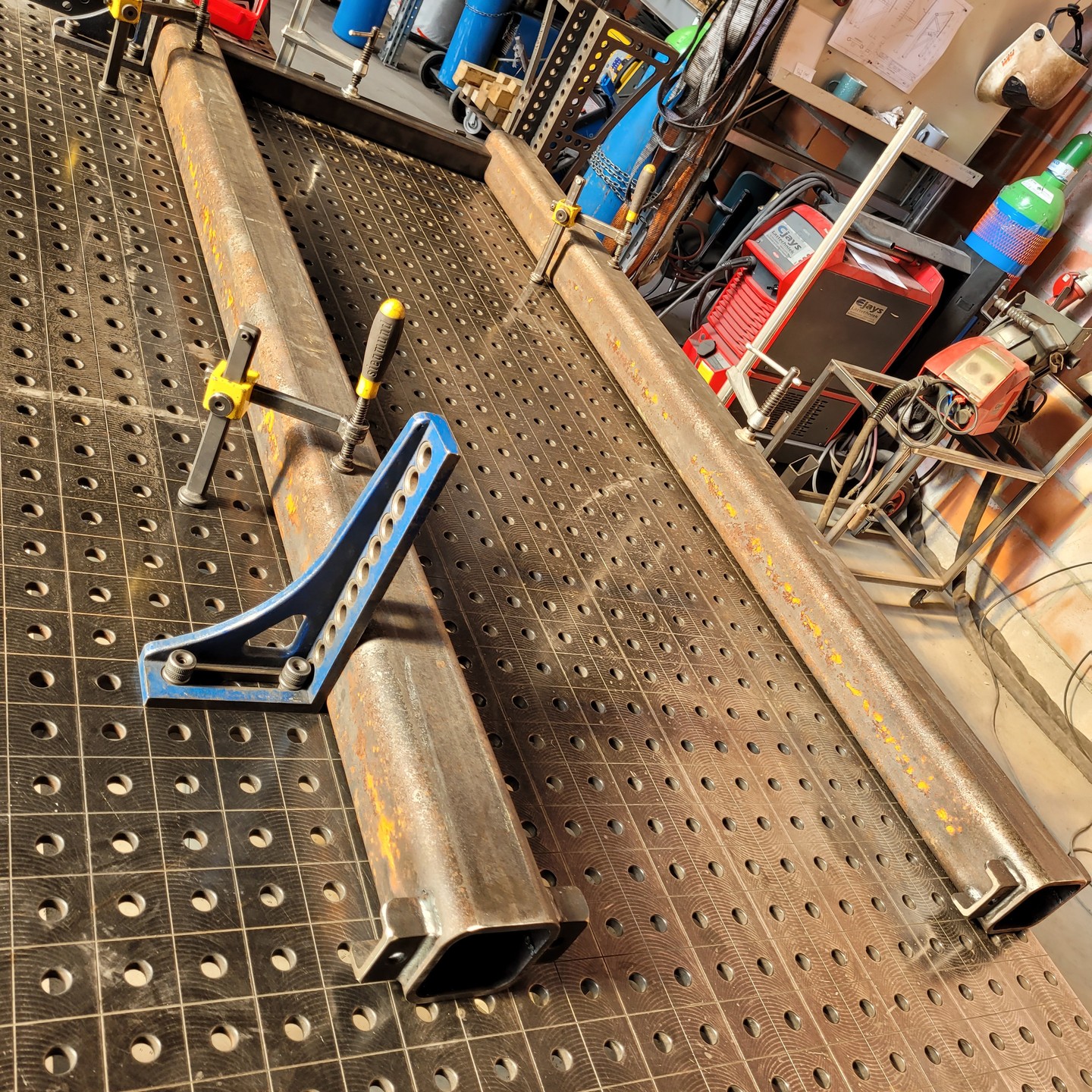 Van buizen&platen tot afgewerkt onderdeel klaar voor de lakkerij ! Ben jij ook zo'n straffe mechanieker/monteur die zin heeft om dingen te maken? Wil je van A tot Z betrokken zijn in het productieproces? Solliciteer dan nu voor een job in de buurt. Wij zijn steeds op zoek naar metaalbewerkers & monteurs om ons team uit te breiden. Kleine KMO met veel uitdaging ! Geen interimjob, maar vast werk !
0474 / 666 499
info@cordec.be
of spring gewoon eens binnen in onze atelier (Bohemen 101 in Wichelen)
#vacature #metaalbewerker #jobs #monteur #elektricien #technieker #Wichelen #Wetteren #Serskamp #Dendermonde #Berlare #Lede