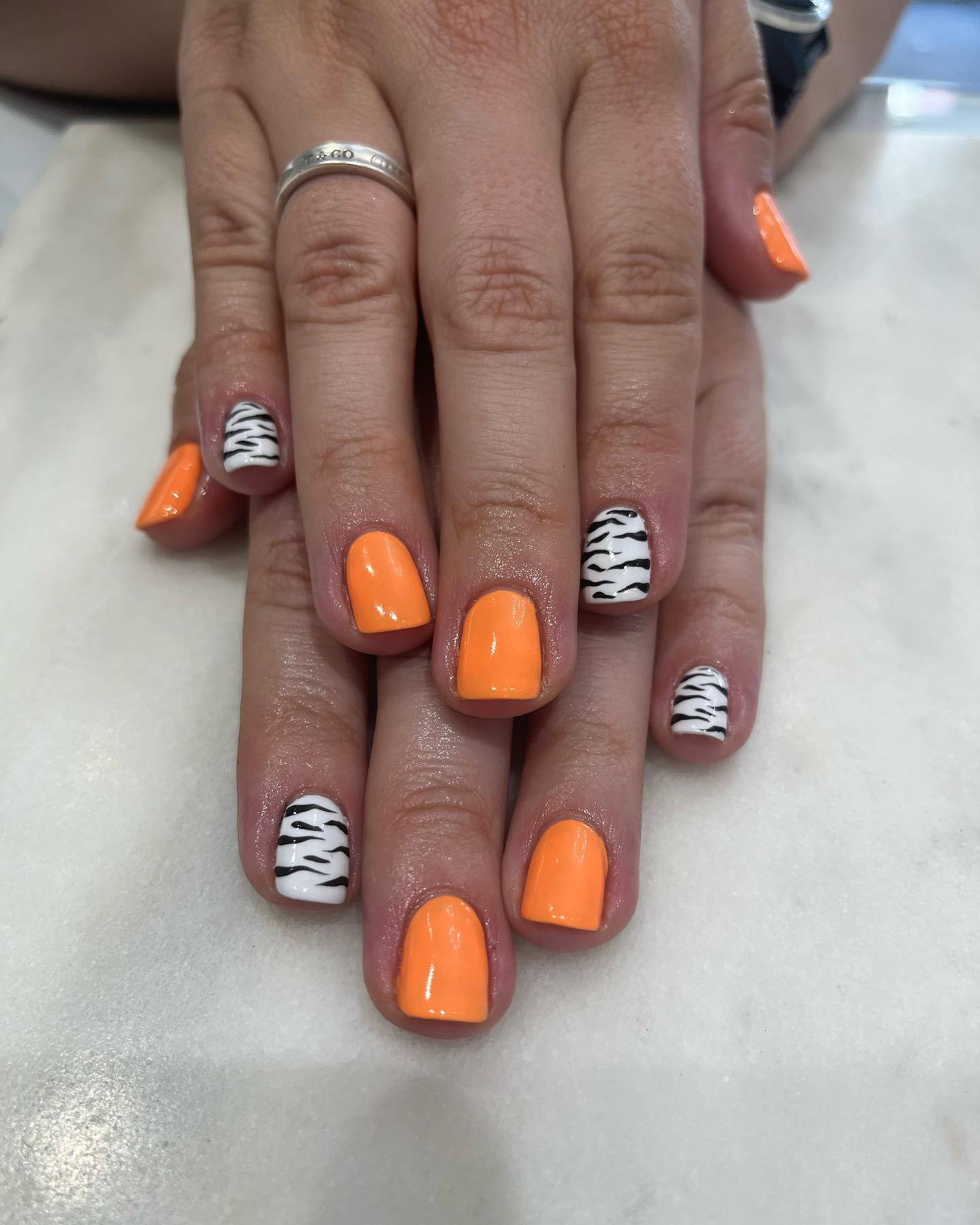 Love this bright zebra print look 🦓
Hard gel on natural nails ❕
Using @2amlondon colours -
‘Wild side’ 🧡
‘On paper’ 🤍
‘Widowed’ 🖤