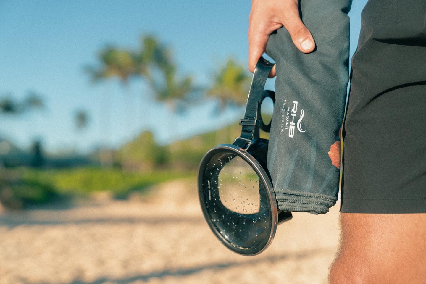 Number one summer essential: a good beach towel 😀
#rhbhawaii #hawaii #microfibertowel #beachtowel #towel #aloha #essential #beach #summeressentials