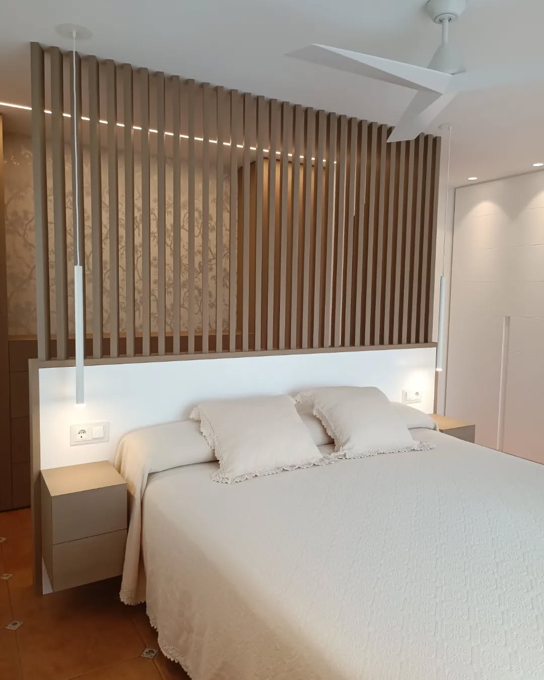 HABITACIÓ 💫
Tal com us vam dir, aquí teniu més imatges de l'habitació. Com més la mirem, més ens agrada 🤩
#interiors #interiordesign #interiorismo #arquitecturainterior #reforma #room #espaih