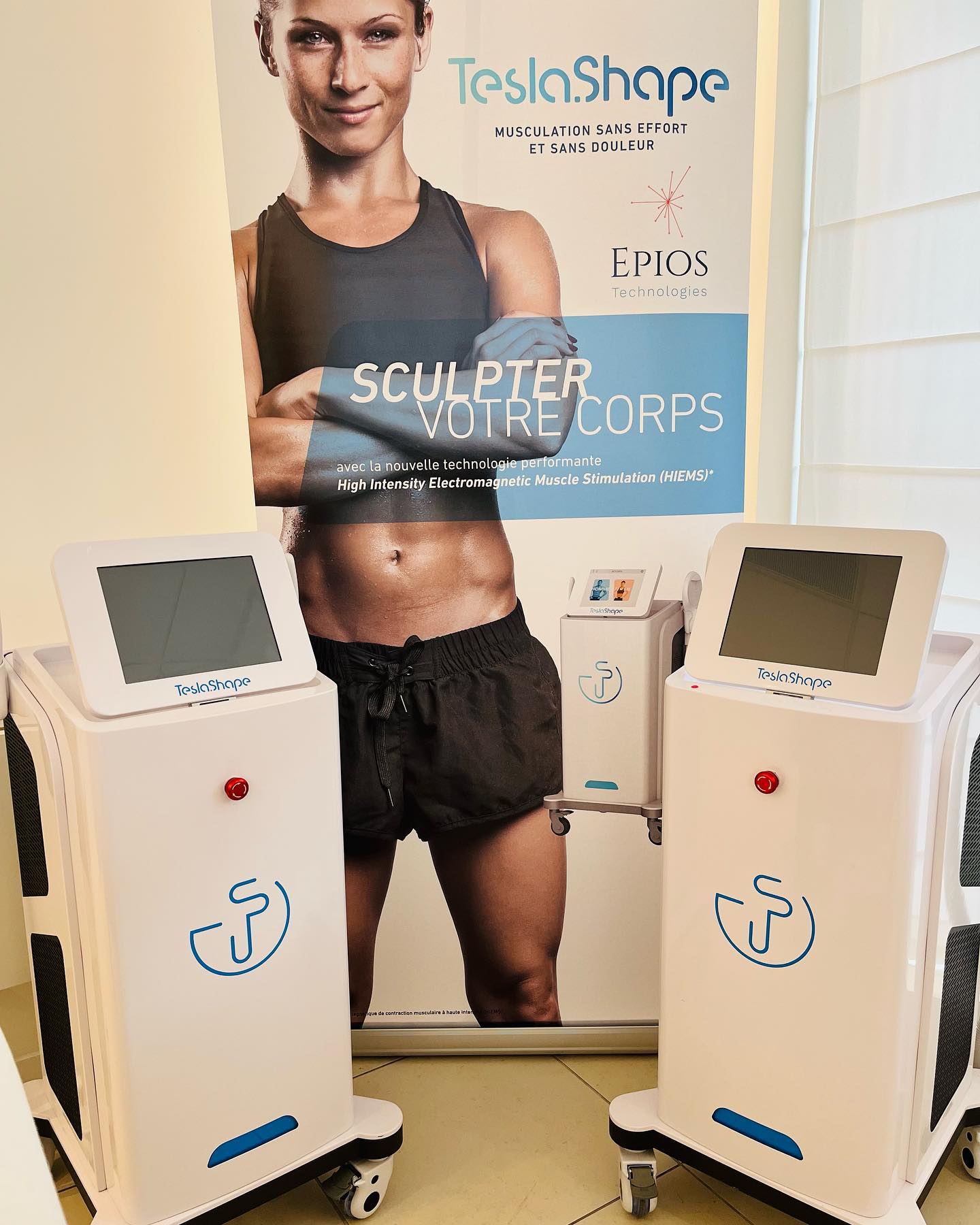 Découvrez notre Teslashape !!! 💪🏻
Une technique de remodelage corporel unique pour gagner en masse musculaire et perdre de la masse graisseuse sans effort. La machine permet de sculpter la silhouette grâce à des radiations électromagnétiques ciblées et de haute intensité qui sont sans danger, non invasives et indolores. Les impulsions électromagnétiques, qui entrainent jusqu'à 20 000 contractions musculaires par séance de 30 minutes, permettent une action combinée sur la masse musculaire et le gras superflu pour un résultat plus esthétique.
Exclusivité @epiostech