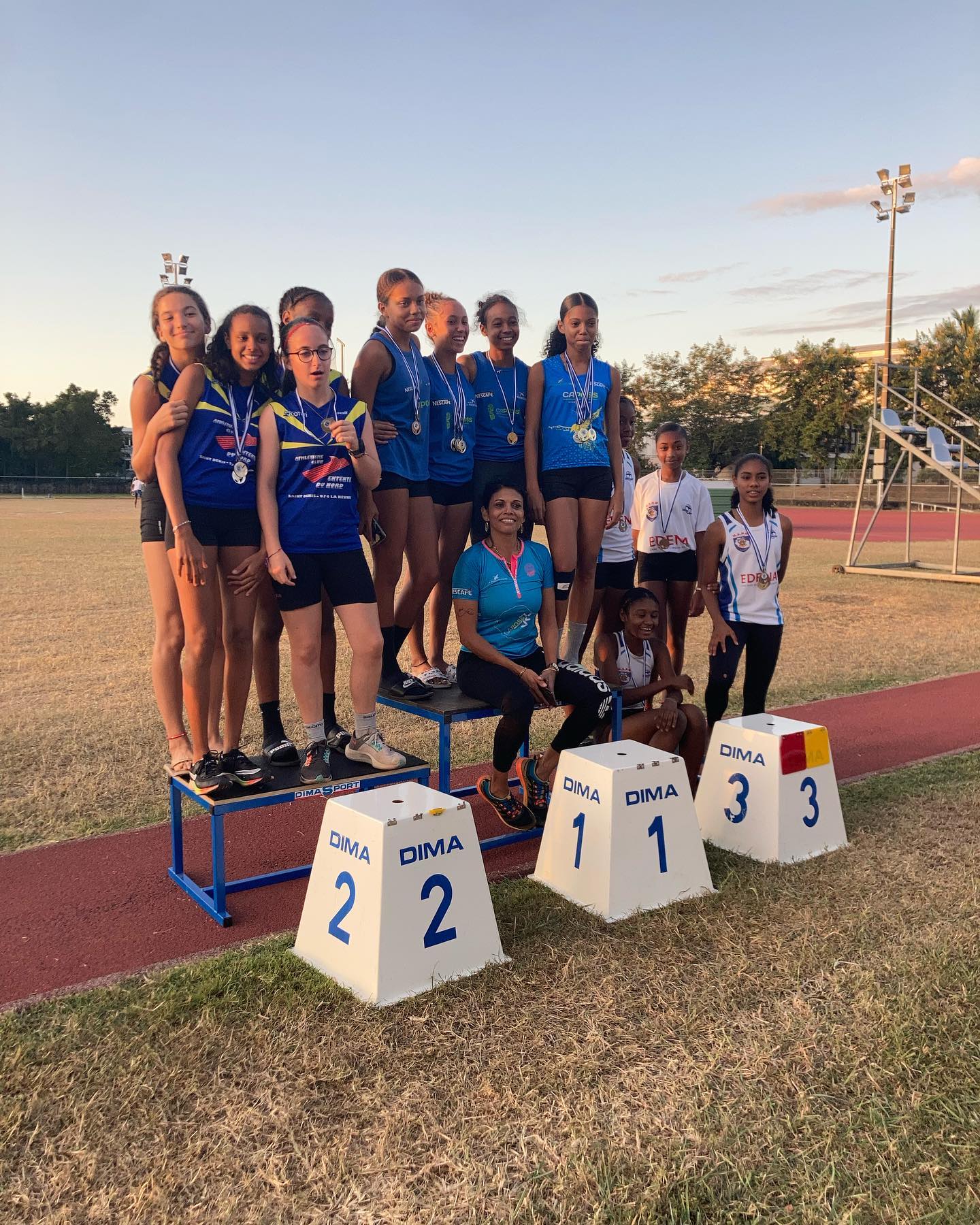 Bravo aux benjamins minimes qui reviennent avec 17 medailles des régionaux 🤪
Félicitation aux kid’s présents sur la finale herculis pour clôturer cette saison
2 titres pour nos u23 également 👌🏻
#reunionisland #trackandfield #iledelareunion #reunion #974 #ffa #piste #club #athletisme #podiums #performance