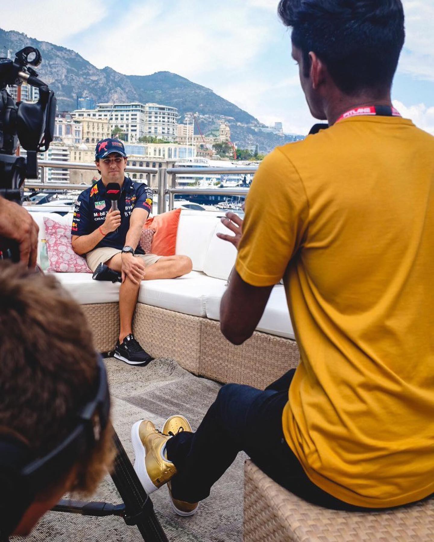 Spotted in Monte Carlo!๐ Our shiny hand-painted Golden Maison Marone Nike sneakers. โญ๏ธ
Photocredits: @jakewvaughan