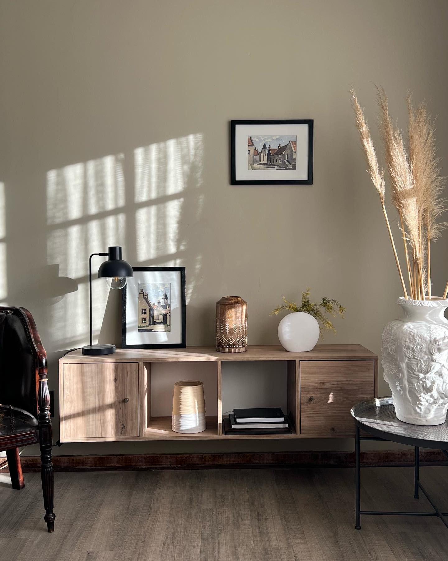 Our long awaited framing showroom is finally complete! Come take a look at the range of custom frames and framed art prints that we sell in their best light 🌞
▪️
▪️
Reframe your Perspective with Frames Online💡
▪️
▪️
Create custom frames 🔲
Print and frame your own images 🌇
Shop our collection of frames art prints 🎑
▪️
▪️
#pictureframes #art #decor #frames #minimalism #Scandinavianstyle #minimaliststyle #simplicity #styleicon