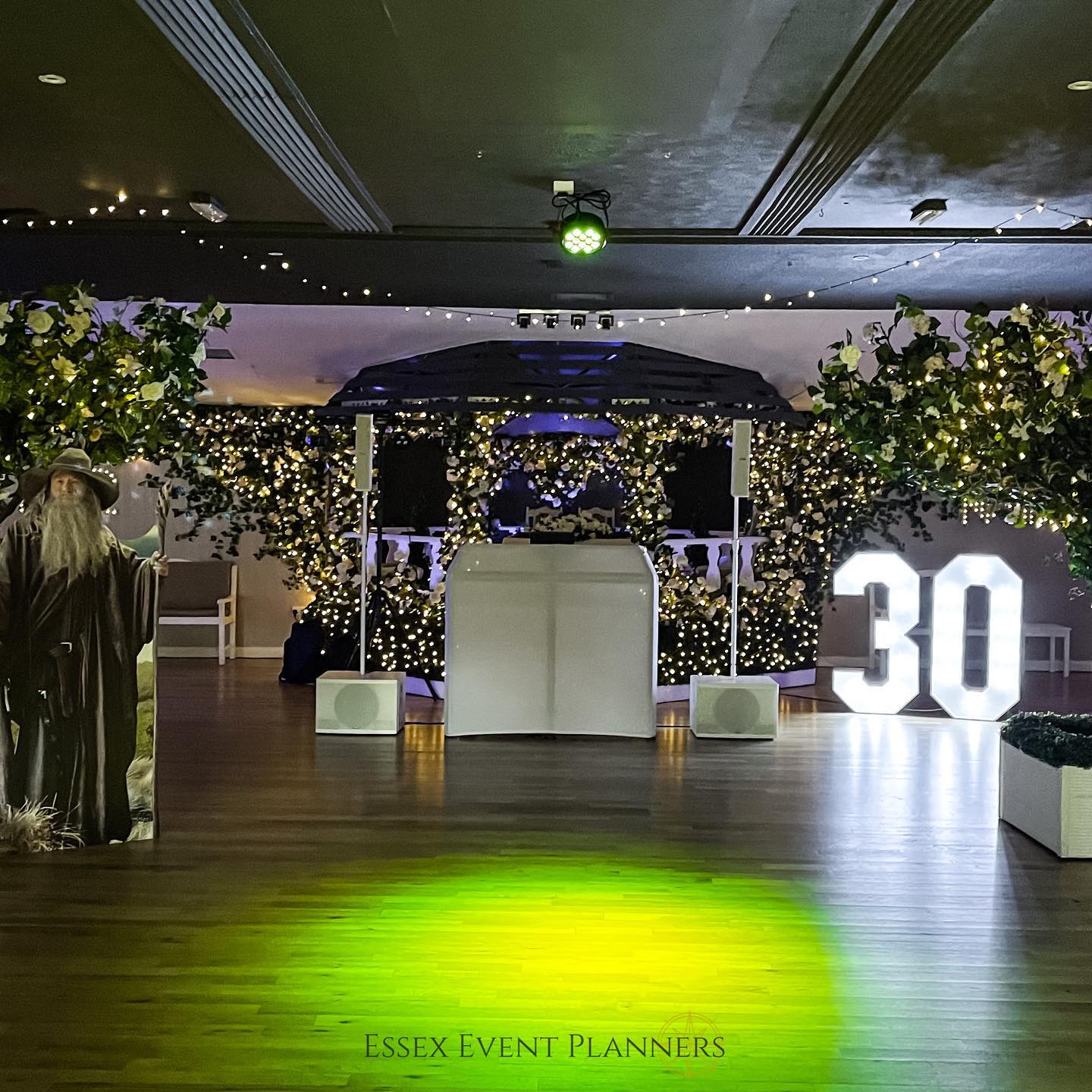 An amazing ๐ฌ movie themed 30th birthday event located in #stanfordlehope ๐๐พ
What we supplied ๐
โ
Large 4ft 3 & 0 light up numbers.
โ
#fbtvertuscs1000 all white speakers with all white DJ booth.
โ
All in one disco lighting unit.
โ
Professional DJ for up to 5 Hours.
โ
Professional Photographer for up to 5 hours.
โ
Pioneer CDJ & DJM decks set up.
For all enquiries please visit our website.
www.essexeventplanners.co.uk